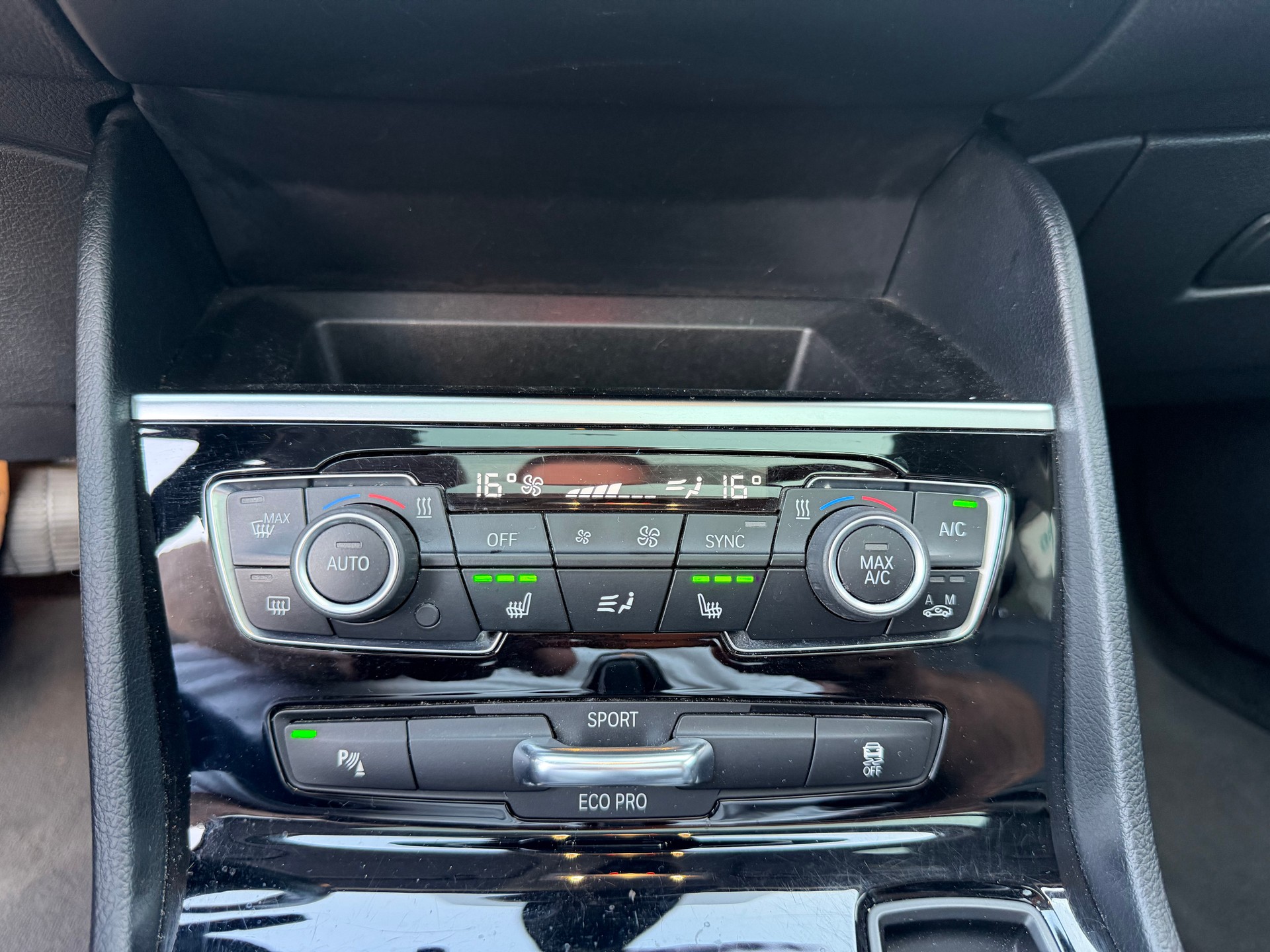BMW 220i Gran Tourer Steptronic-image-15