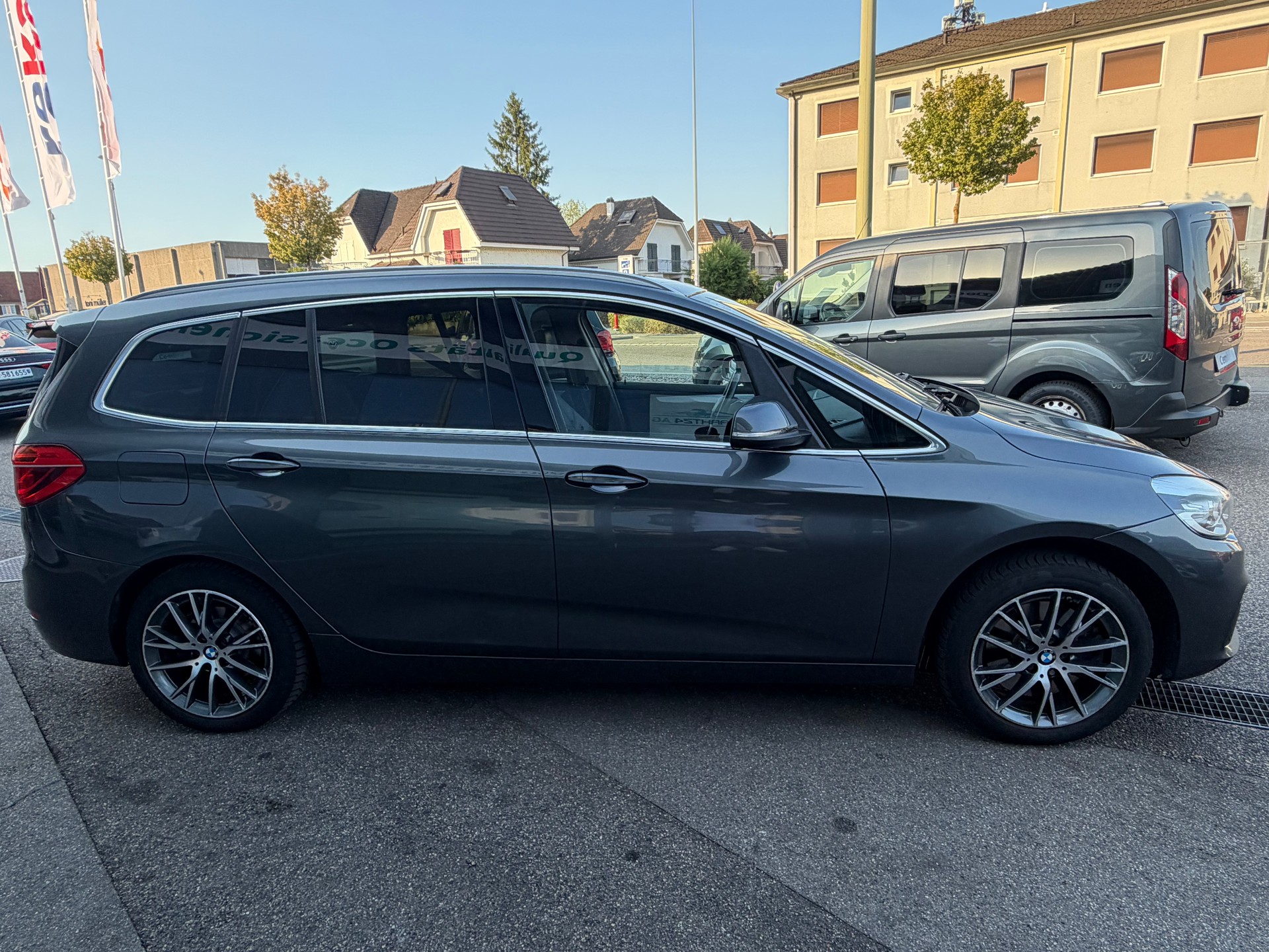 BMW 220i Gran Tourer Steptronic-image-7