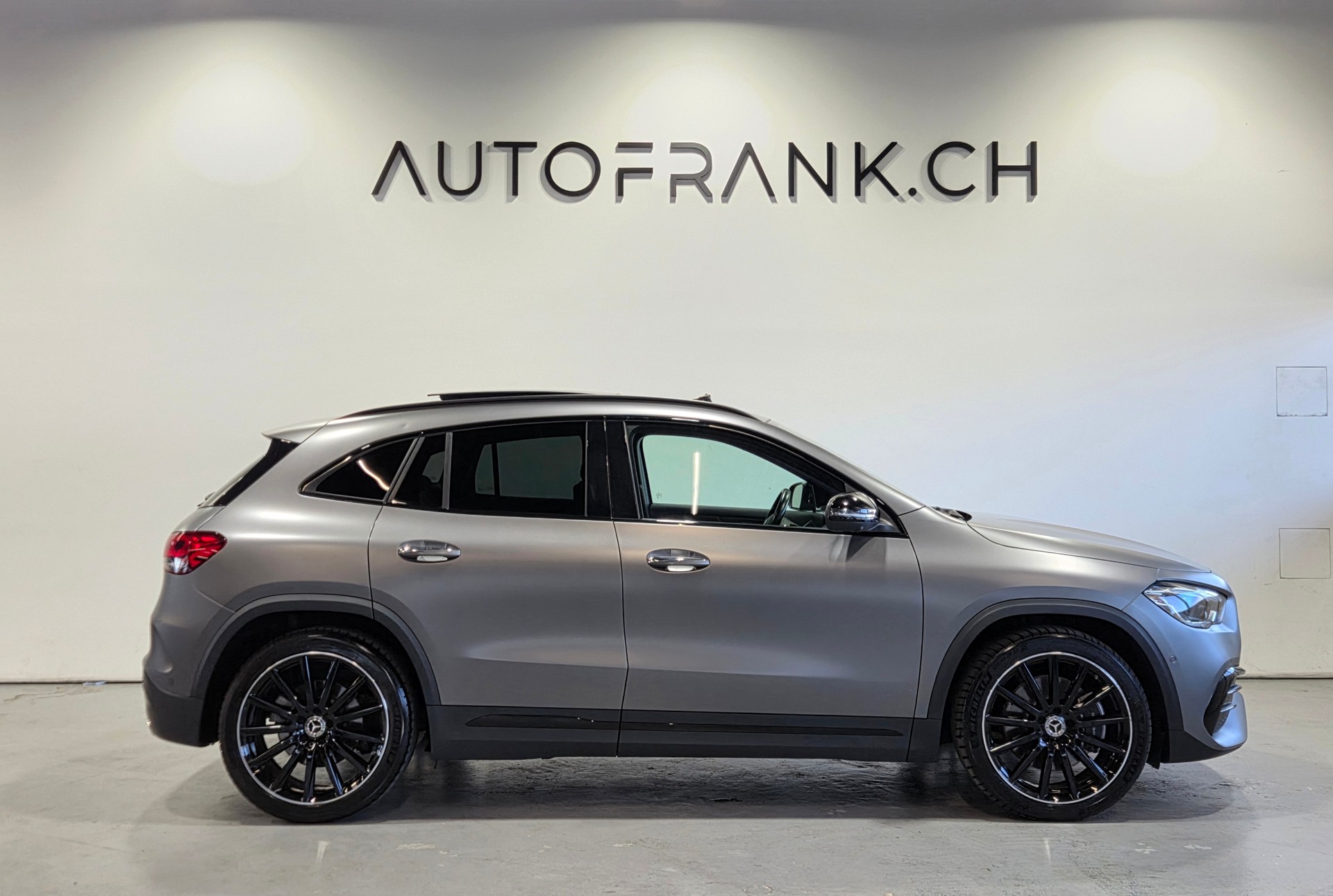 MERCEDES-BENZ GLA 250-showroom-element-1