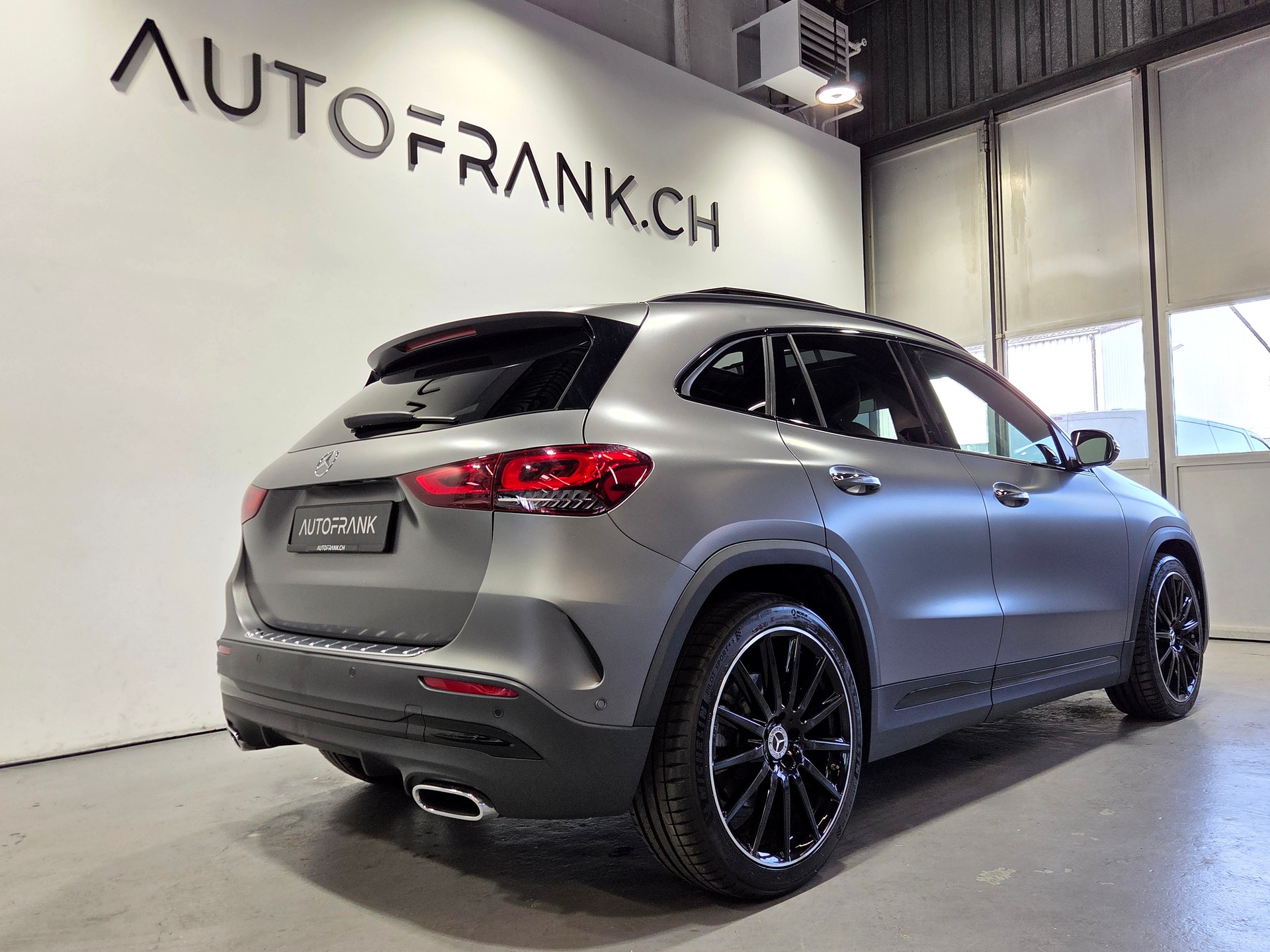 MERCEDES-BENZ GLA 250-showroom-element-2