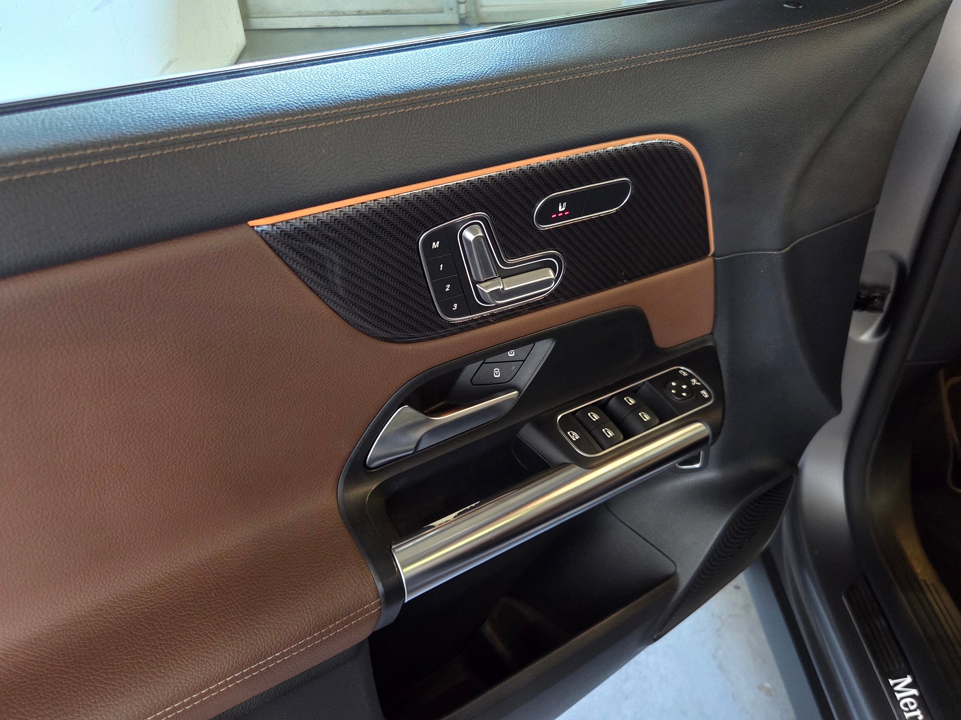 MERCEDES-BENZ GLA 250-image-13