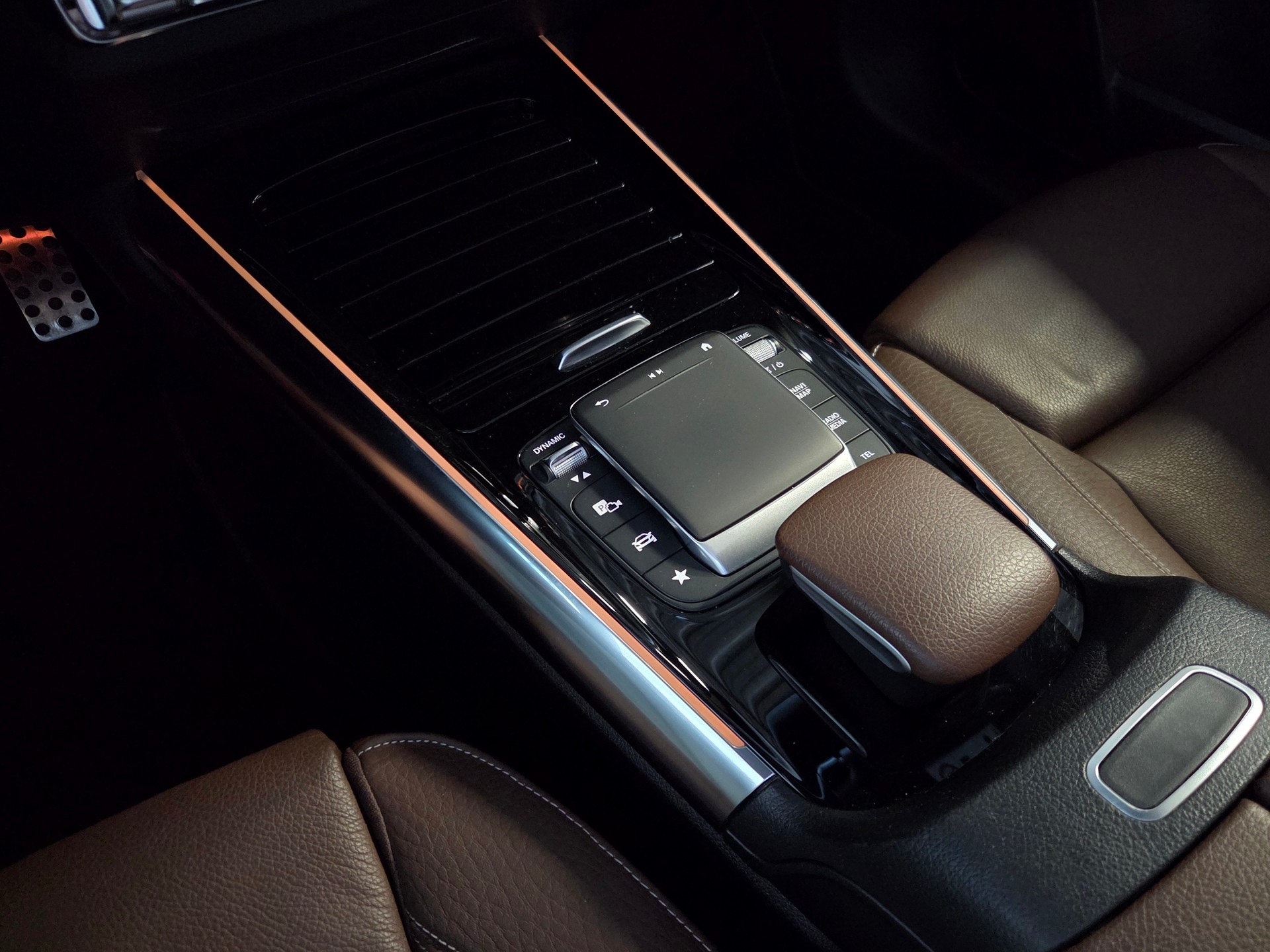 MERCEDES-BENZ GLA 250-image-19
