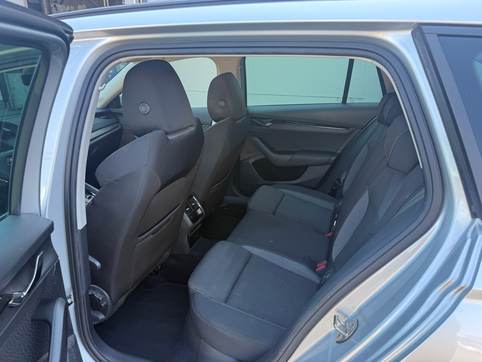 SKODA 2.0 TDI Ambition 4x4 DSG-image-11