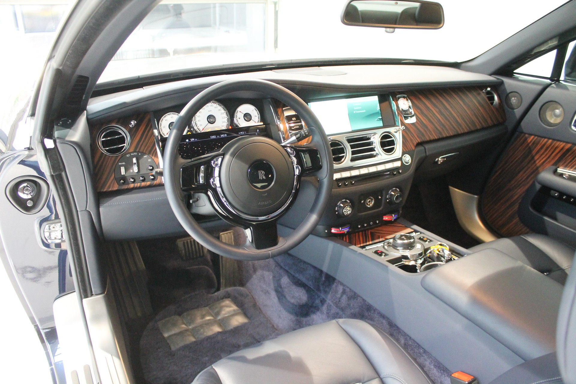 ROLLS-ROYCE Wraith 6.6 V12-image-5