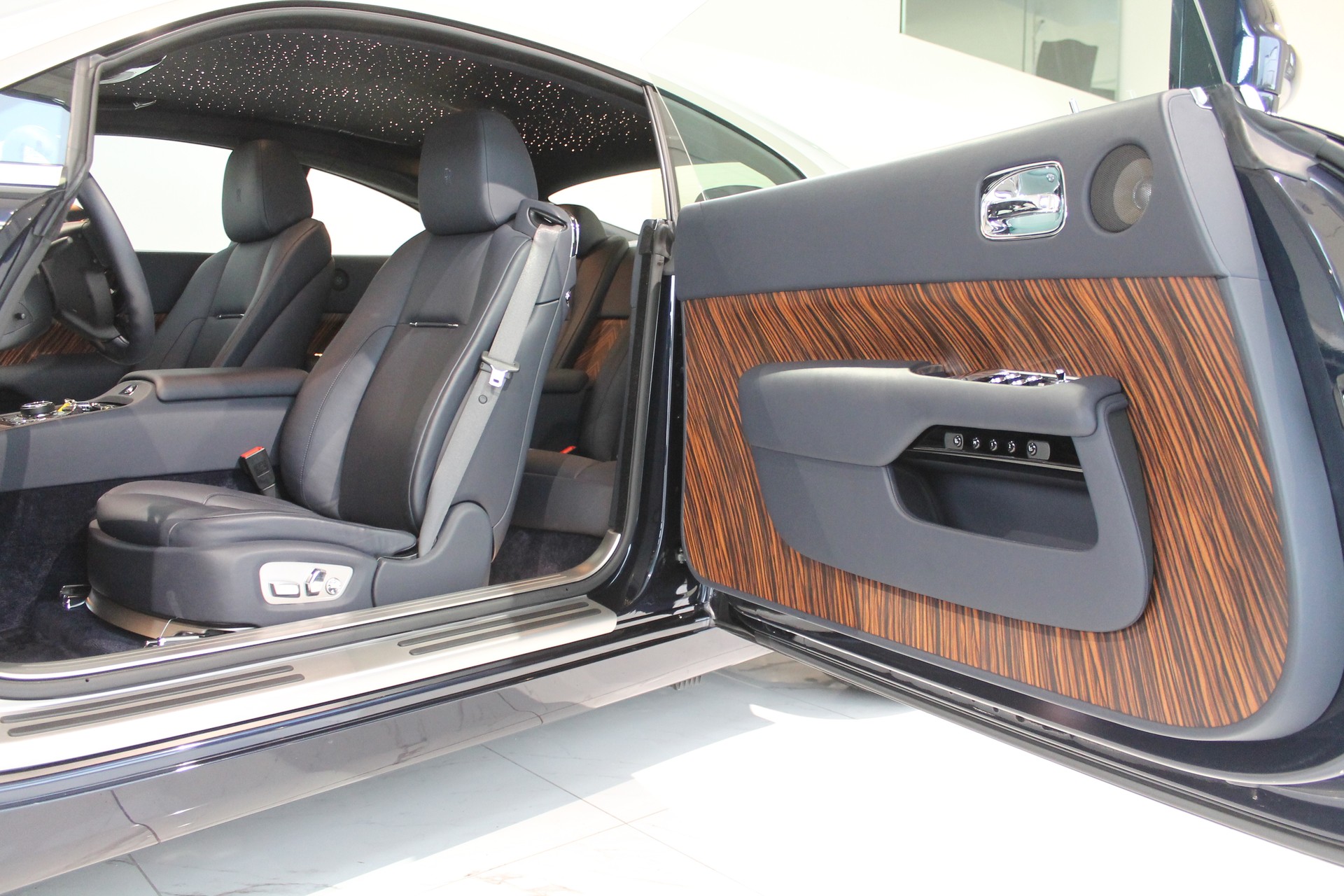 ROLLS-ROYCE Wraith 6.6 V12-showroom-element-3