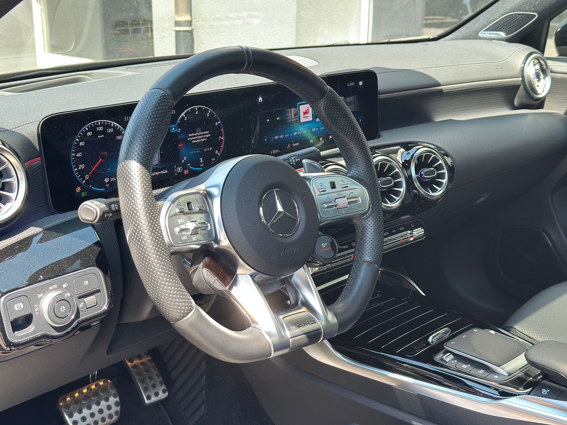 MERCEDES-BENZ A 35 AMG 4Matic Speedshift-image-5