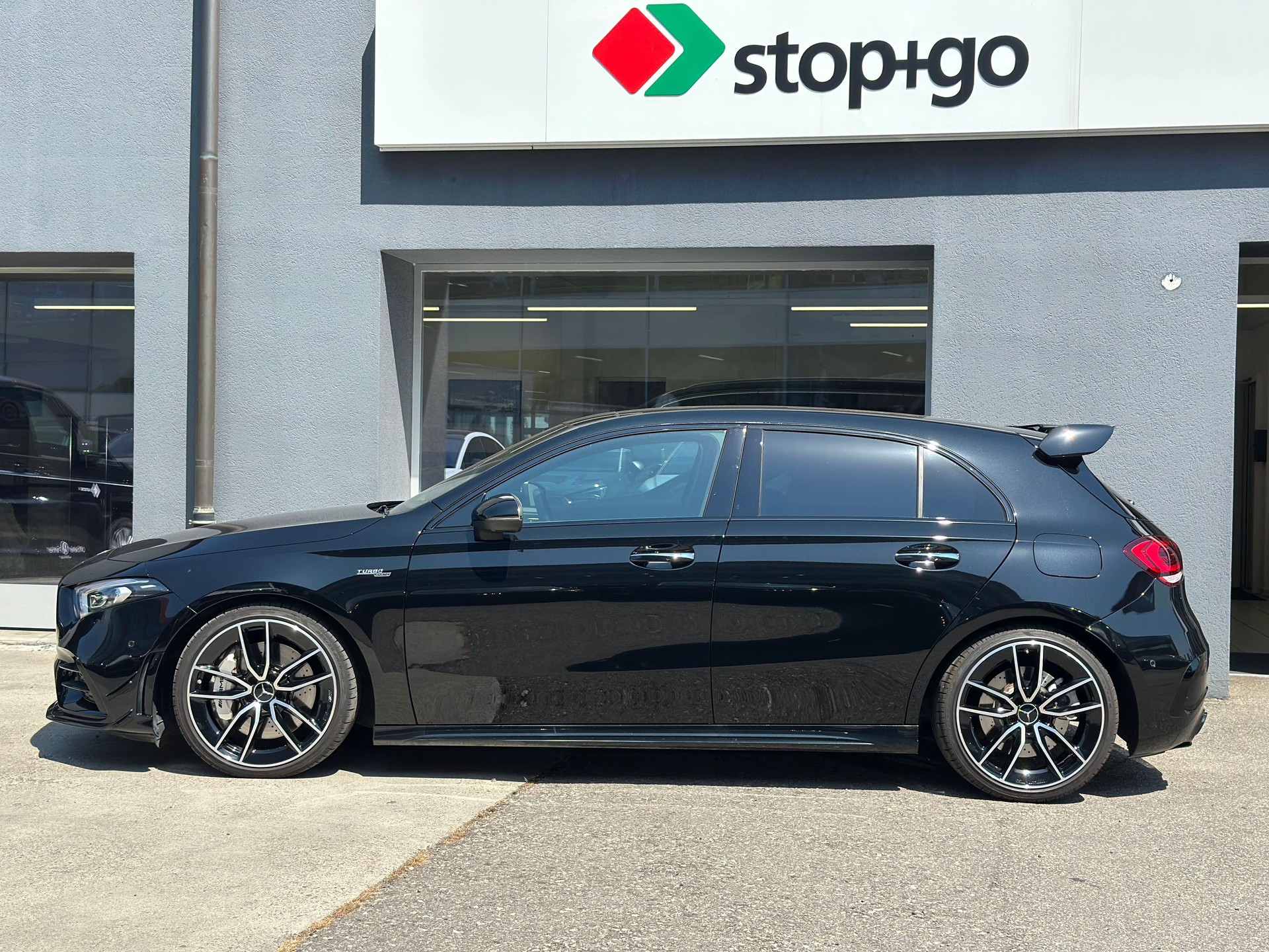 MERCEDES-BENZ A 35 AMG 4Matic Speedshift-image-2