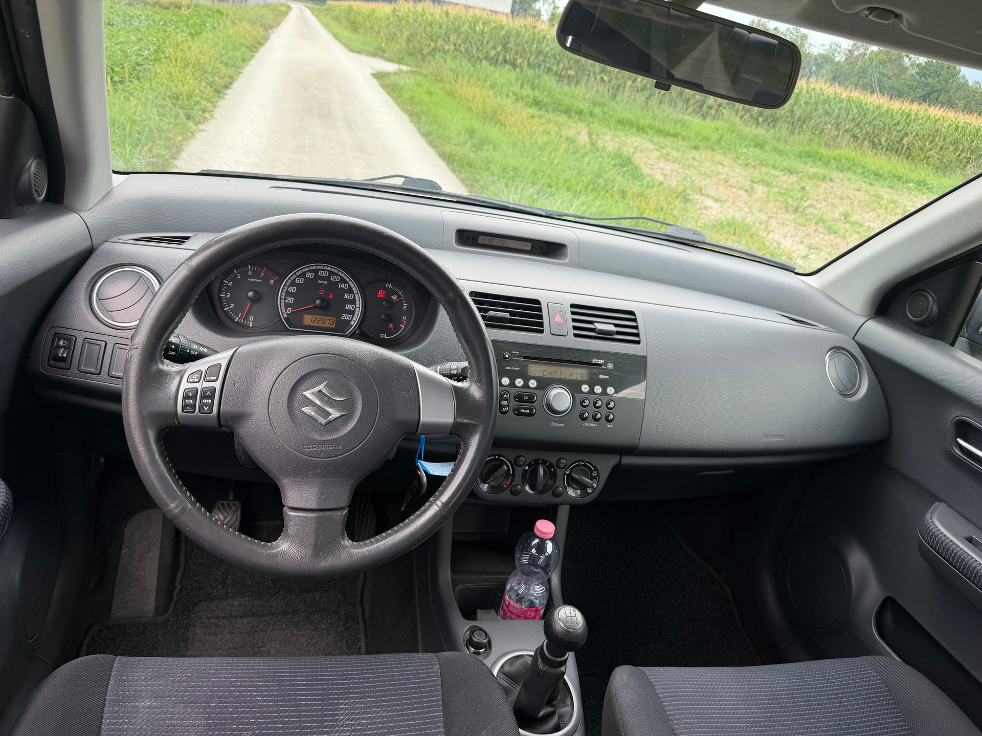 SUZUKI Swift 1.3i 16V GL Top 4x4-image-6