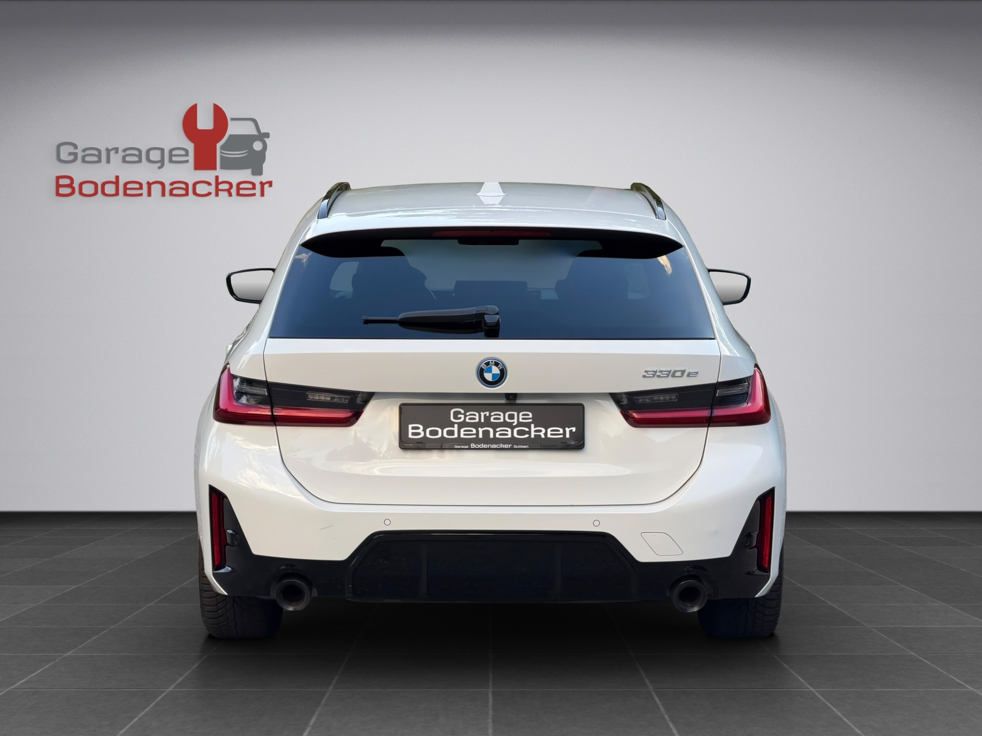 BMW 330e x DriveTouring Steptronic M Sport-image-15
