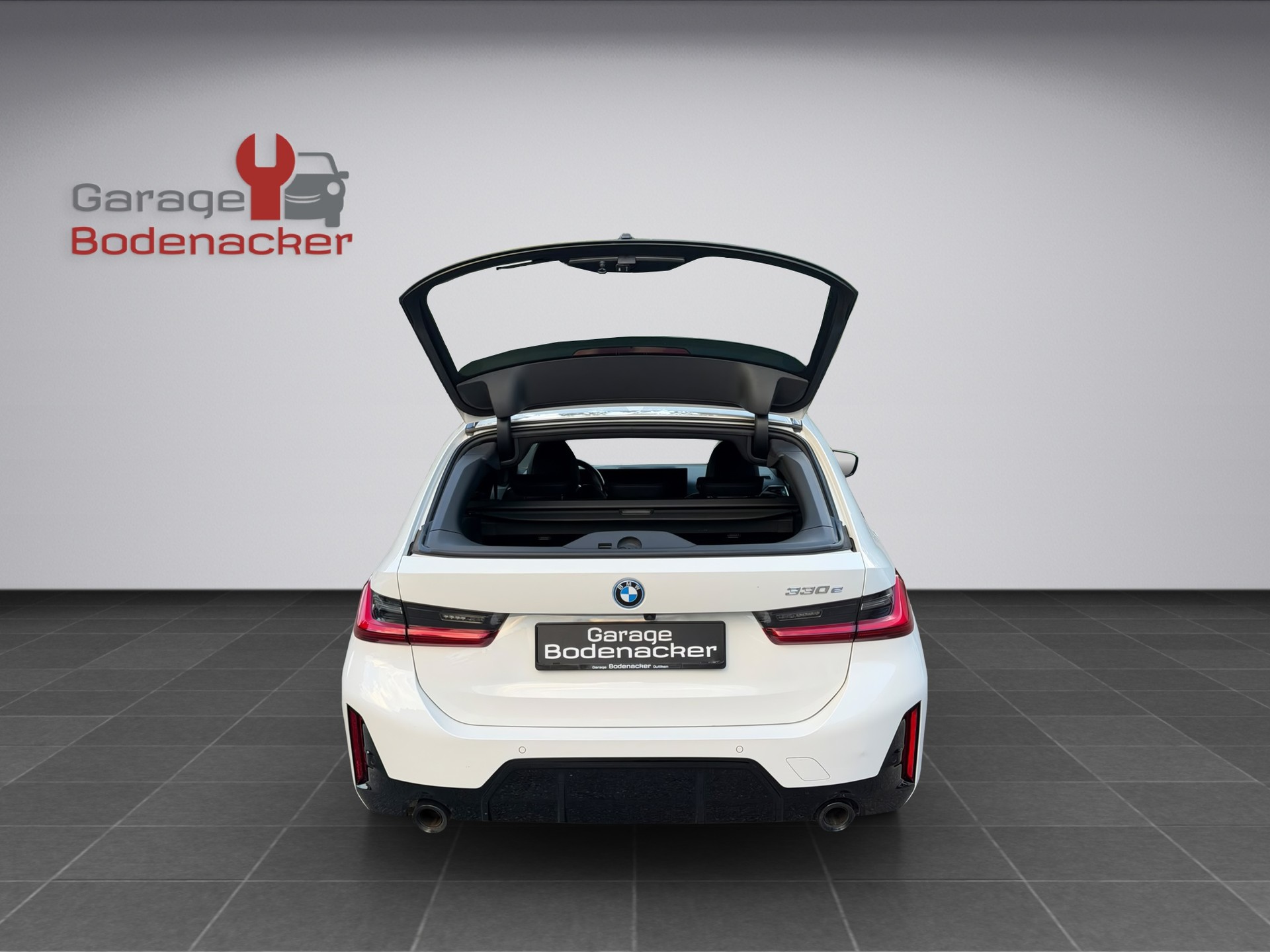BMW 330e x DriveTouring Steptronic M Sport-image-16