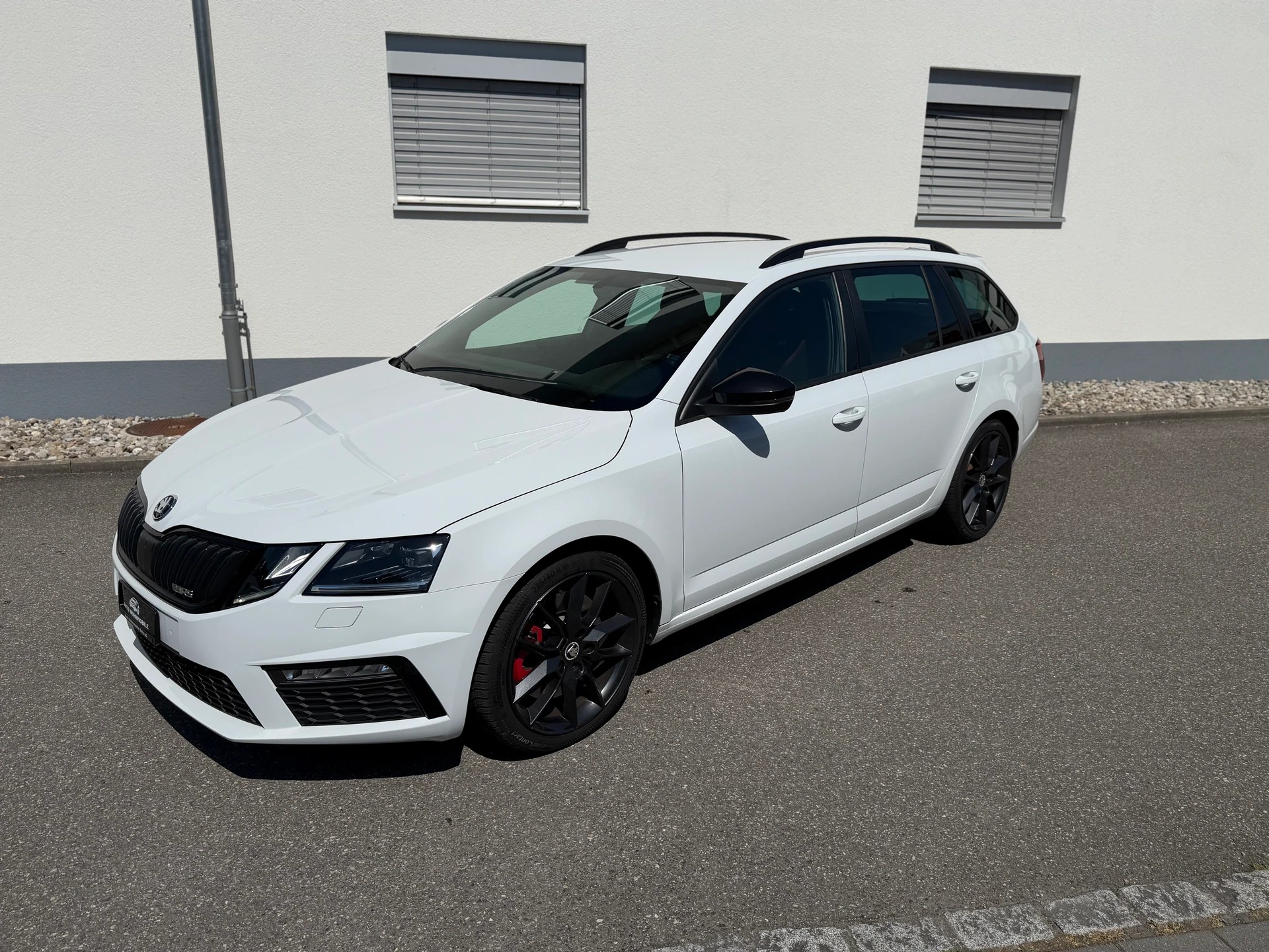 SKODA Octavia Combi 2.0 TSI RS-image-9