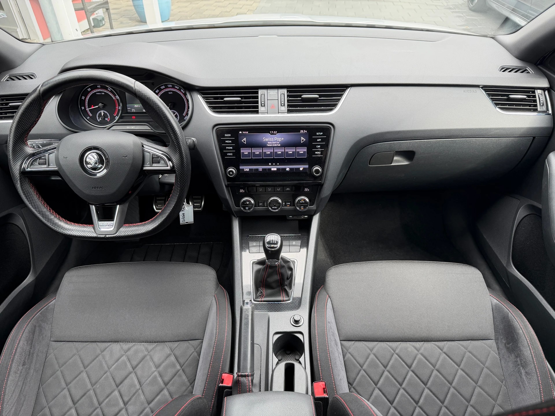 SKODA Octavia Combi 2.0 TSI RS-image-18