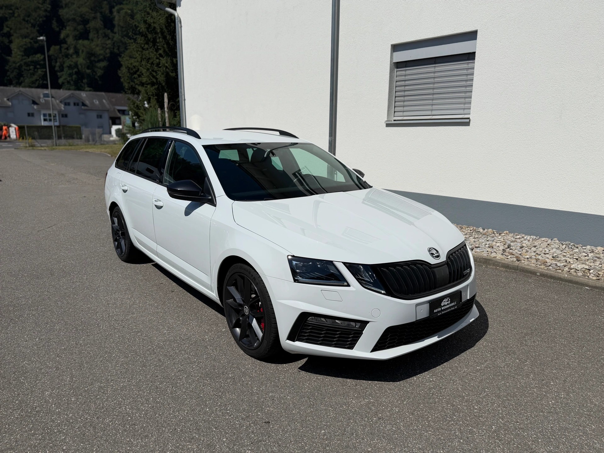SKODA Octavia Combi 2.0 TSI RS-image-1