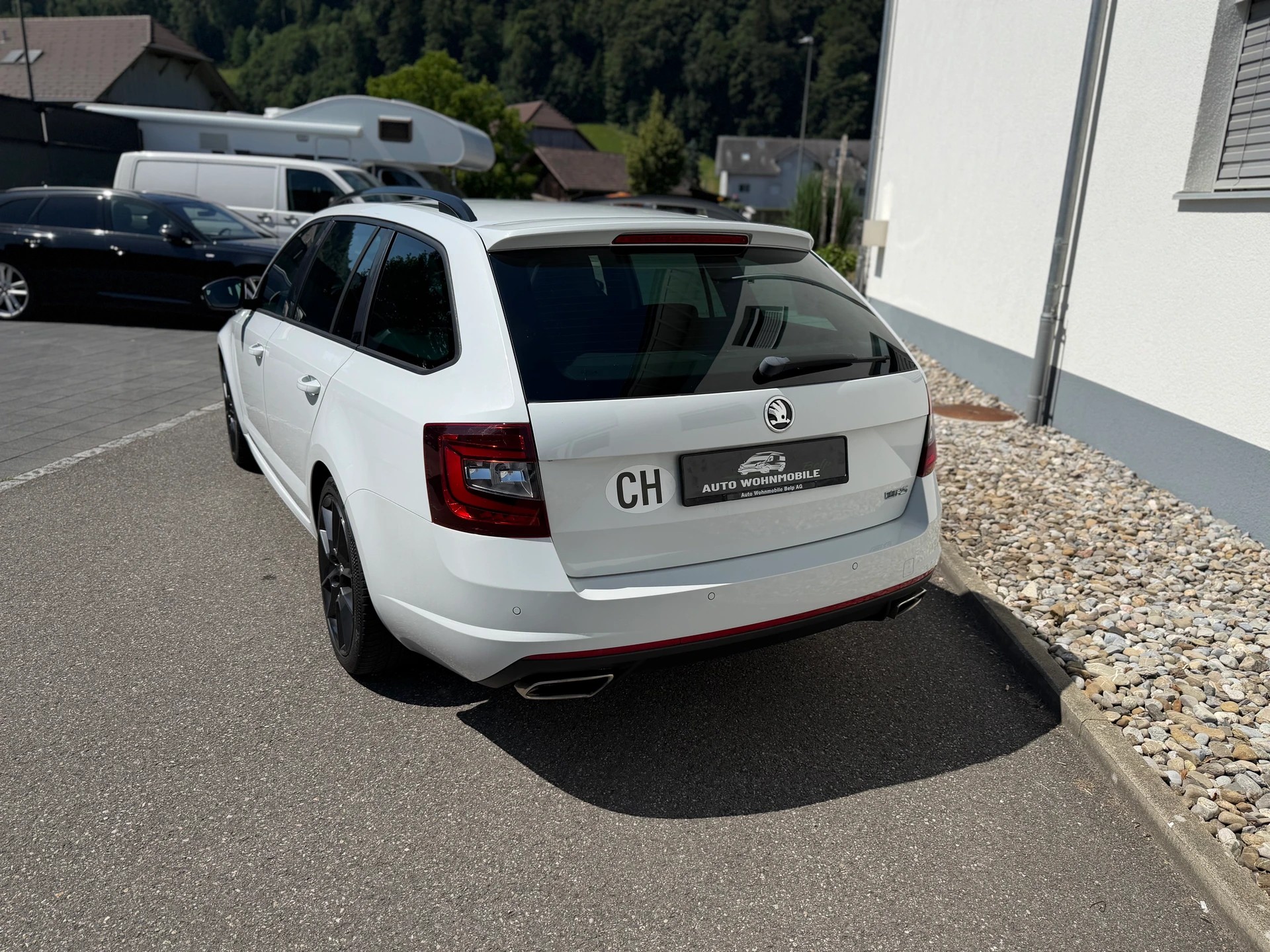 SKODA Octavia Combi 2.0 TSI RS-image-15