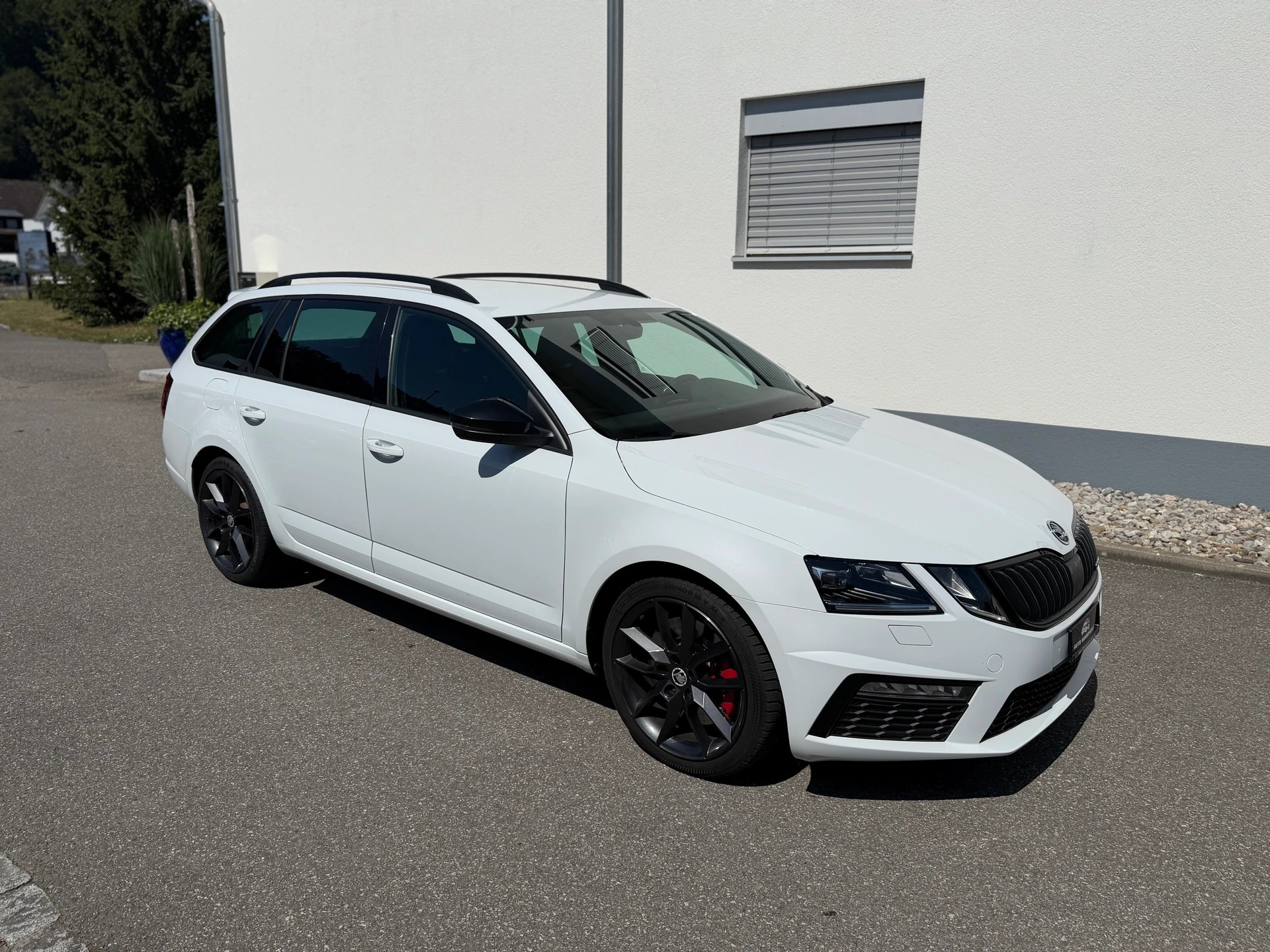 SKODA Octavia Combi 2.0 TSI RS-image-2