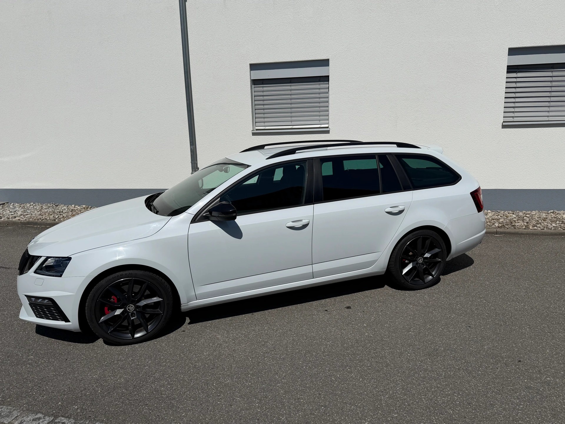 SKODA Octavia Combi 2.0 TSI RS-image-11