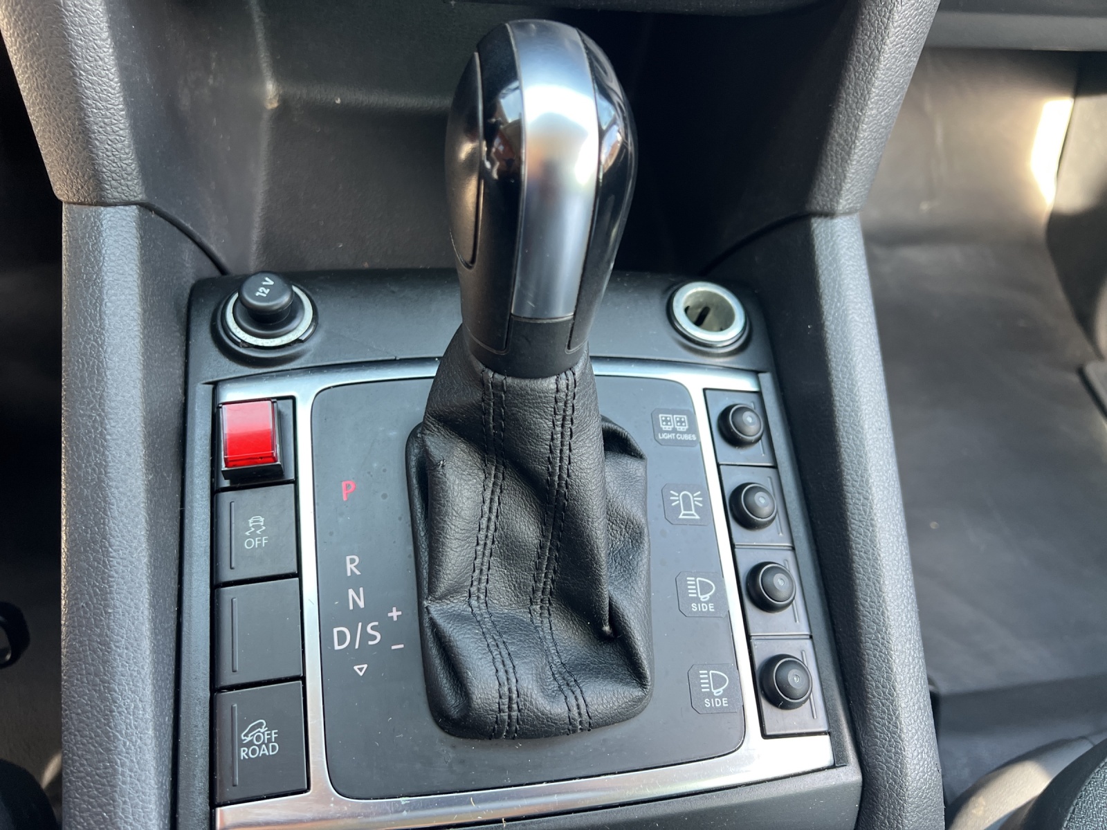 VW Amarok 2.0 BiTDI Startline 4Motion permanent A-image-12
