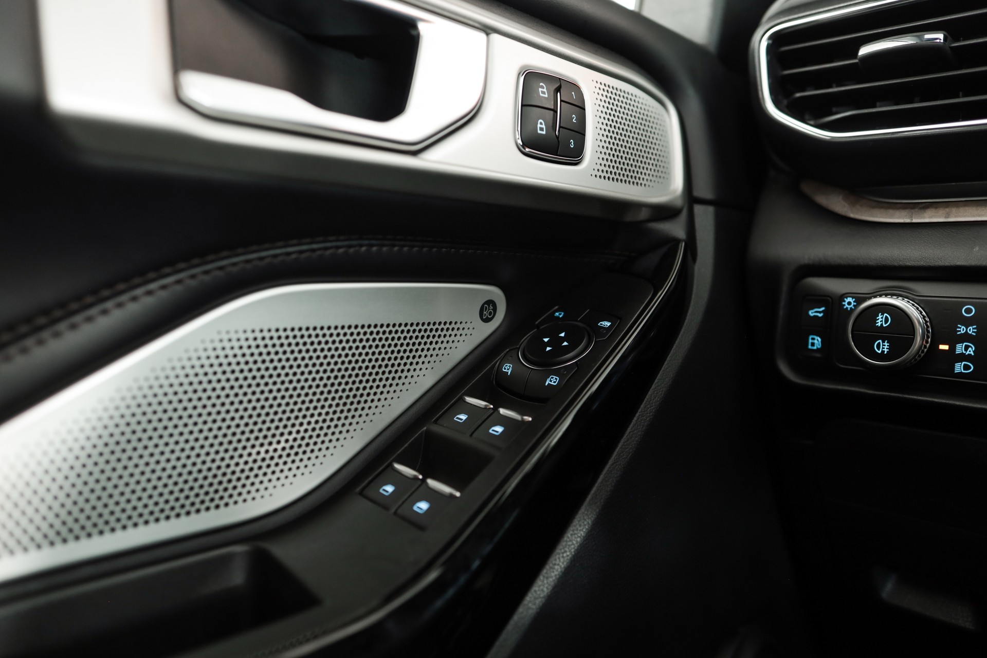 FORD Explorer 3.0 EcoB. Plug-in-Hybrid Platinum 4WD Aut.-image-21