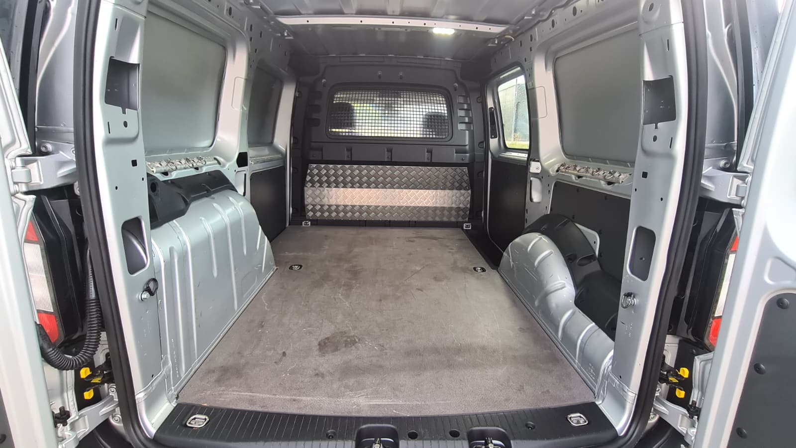 VW Caddy Cargo 2.0TDI Maxi DSG ** Gr-Navigationssystem ** RF-Kamera ** PDC V+H ** MF-Lenkrad mit Tempomat **Ab MFK & Service **-image-10