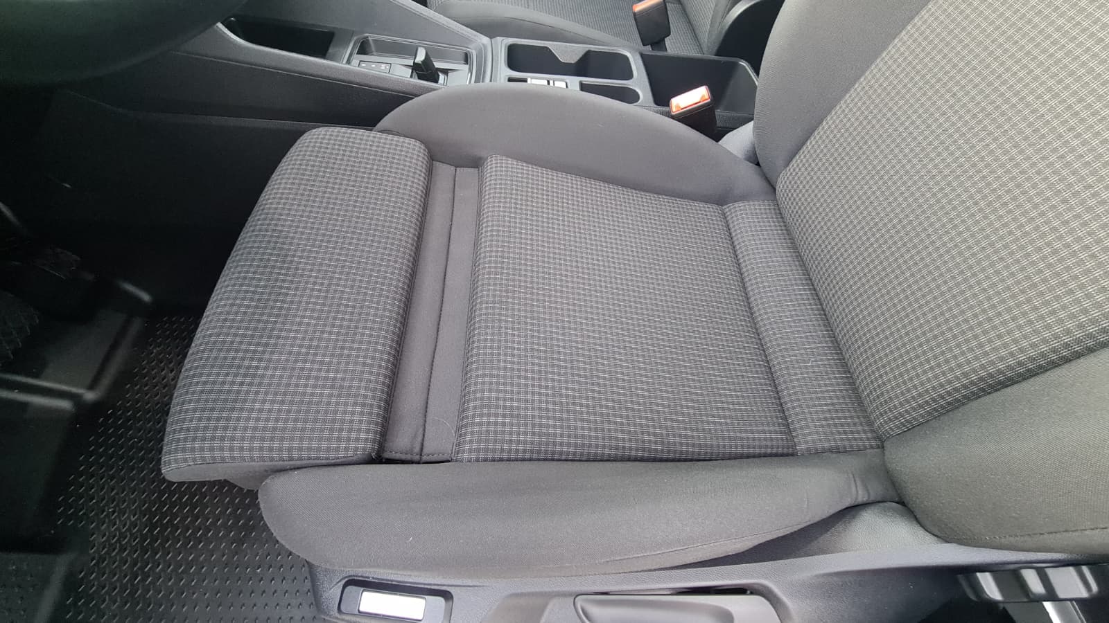 VW Caddy Cargo 2.0TDI Maxi DSG ** Gr-Navigationssystem ** RF-Kamera ** PDC V+H ** MF-Lenkrad mit Tempomat **Ab MFK & Service **-image-20