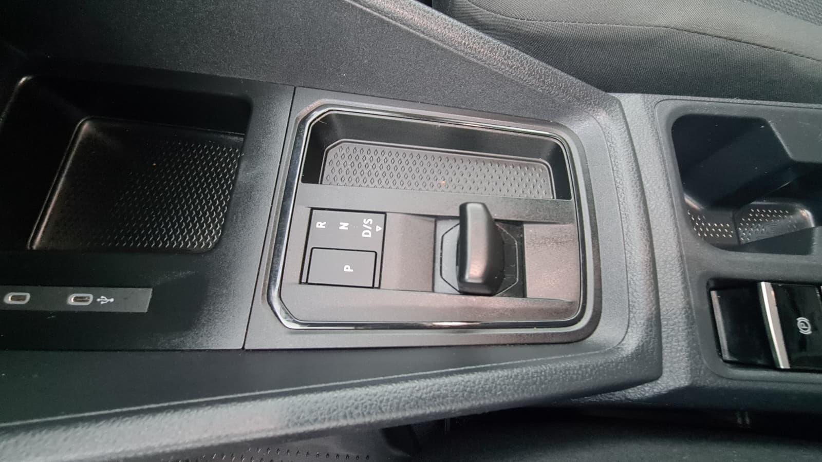VW Caddy Cargo 2.0TDI Maxi DSG ** Gr-Navigationssystem ** RF-Kamera ** PDC V+H ** MF-Lenkrad mit Tempomat **Ab MFK & Service **-image-12