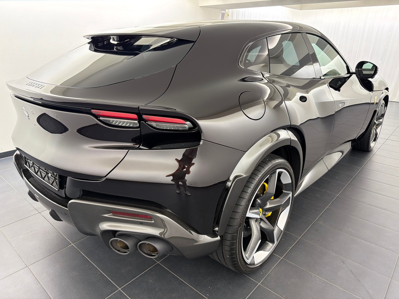 FERRARI Purosangue 6.5 V12-showroom-element-3