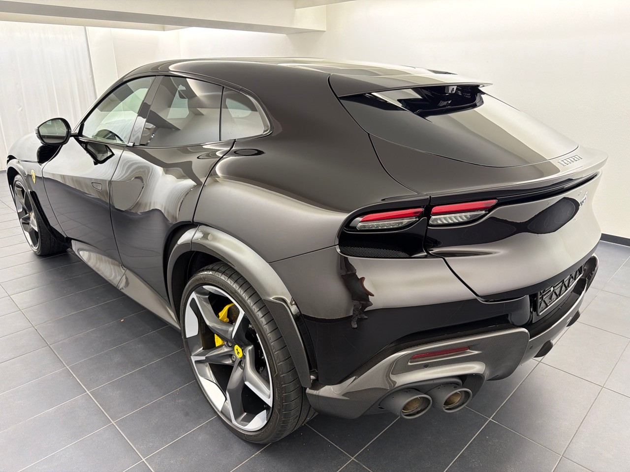 FERRARI Purosangue 6.5 V12-showroom-element-1