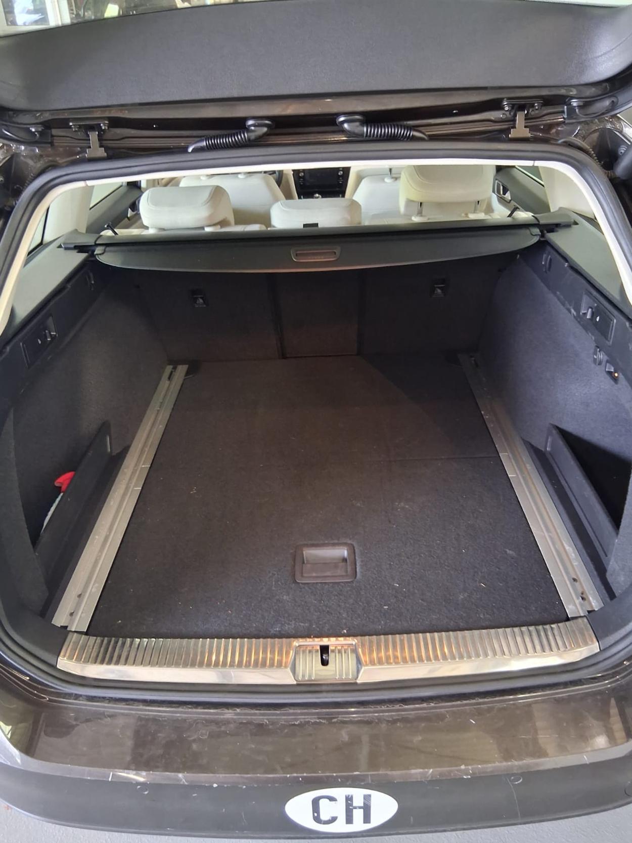 VW Passat Variant 2.0 TDI 150 SCR Family 4m-image-6