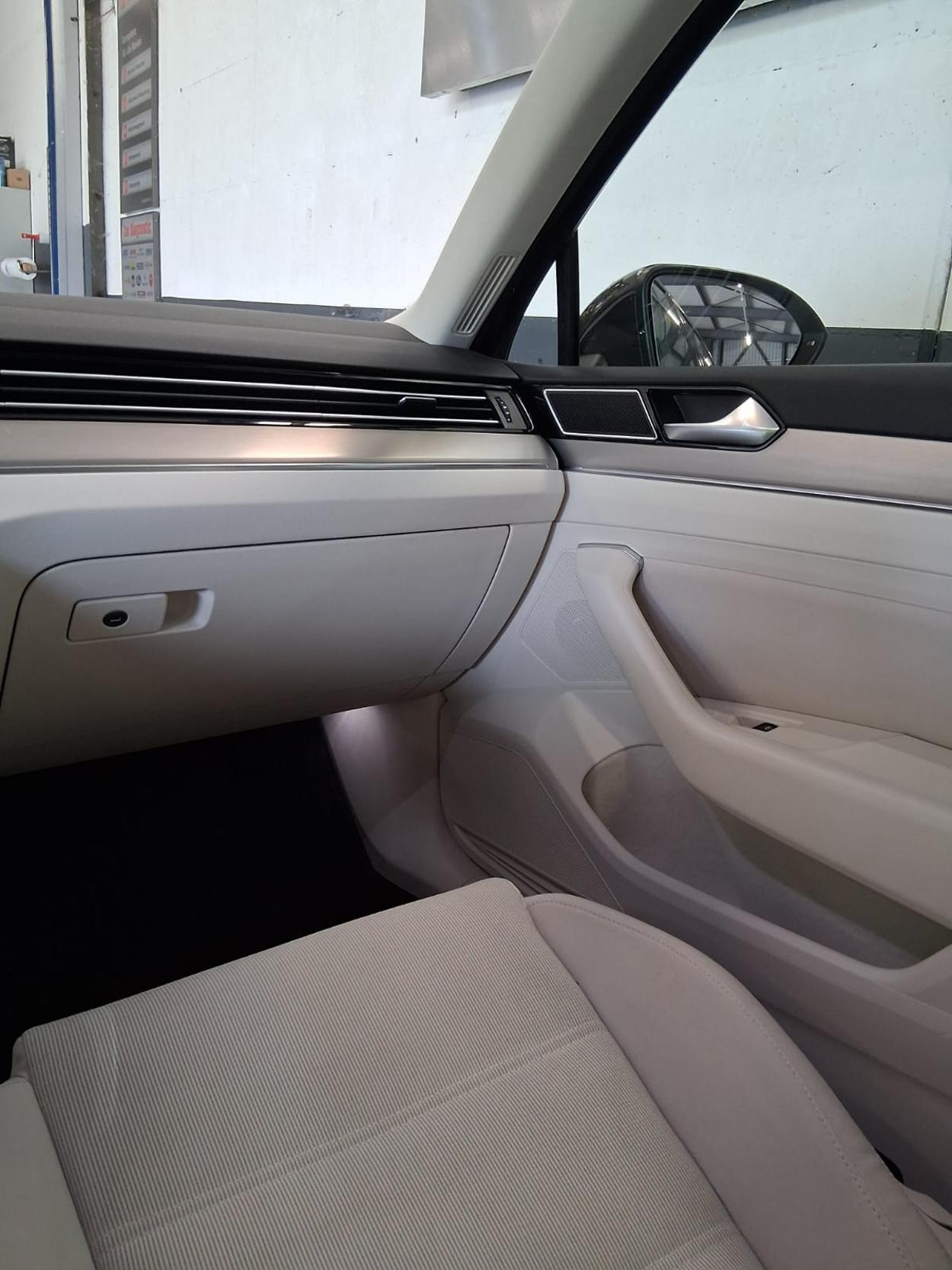 VW Passat Variant 2.0 TDI 150 SCR Family 4m-image-19