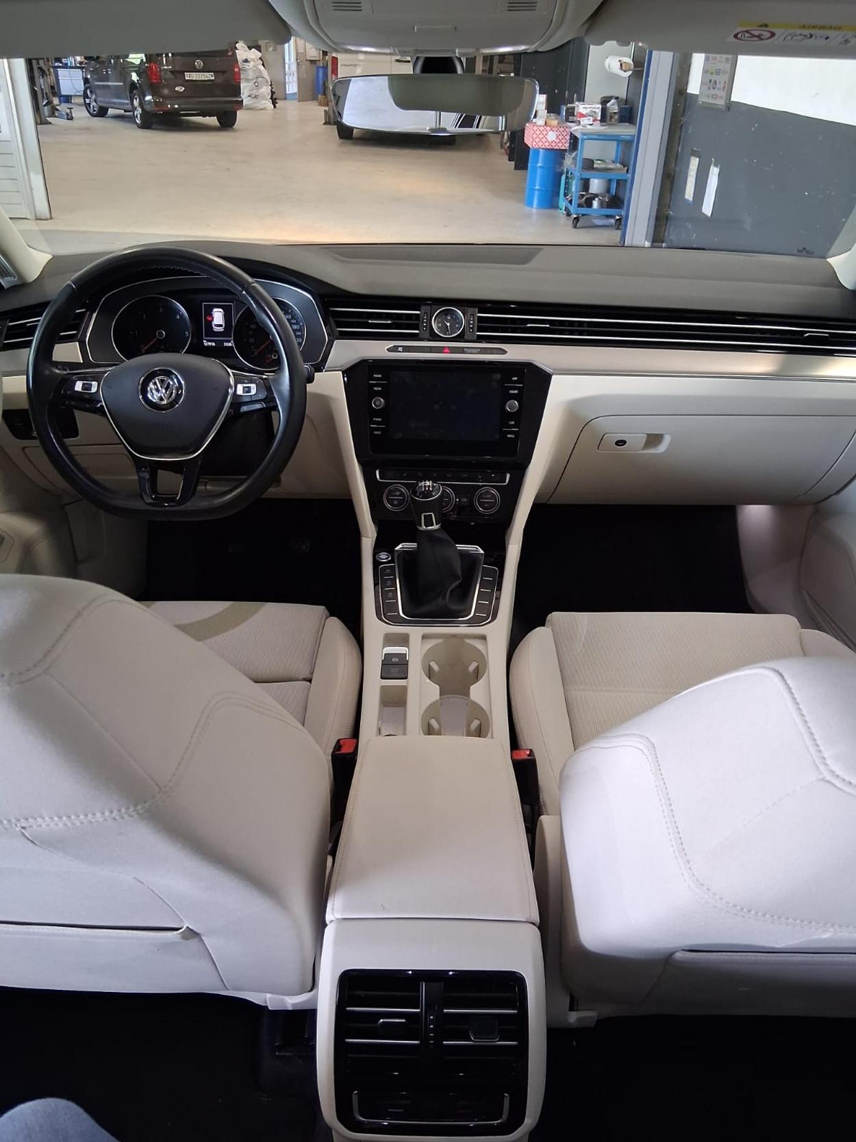 VW Passat Variant 2.0 TDI 150 SCR Family 4m-image-13