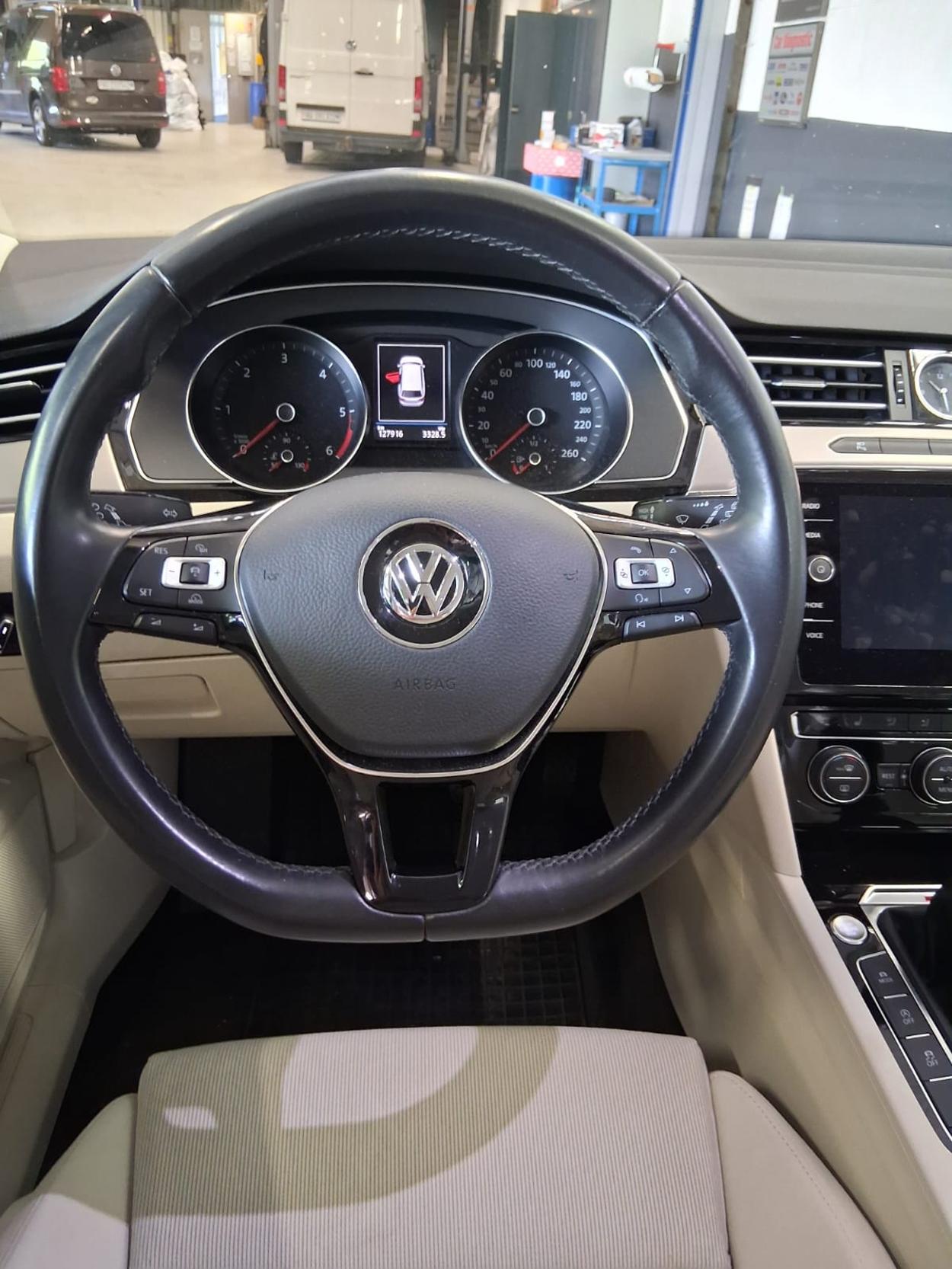 VW Passat Variant 2.0 TDI 150 SCR Family 4m-image-11