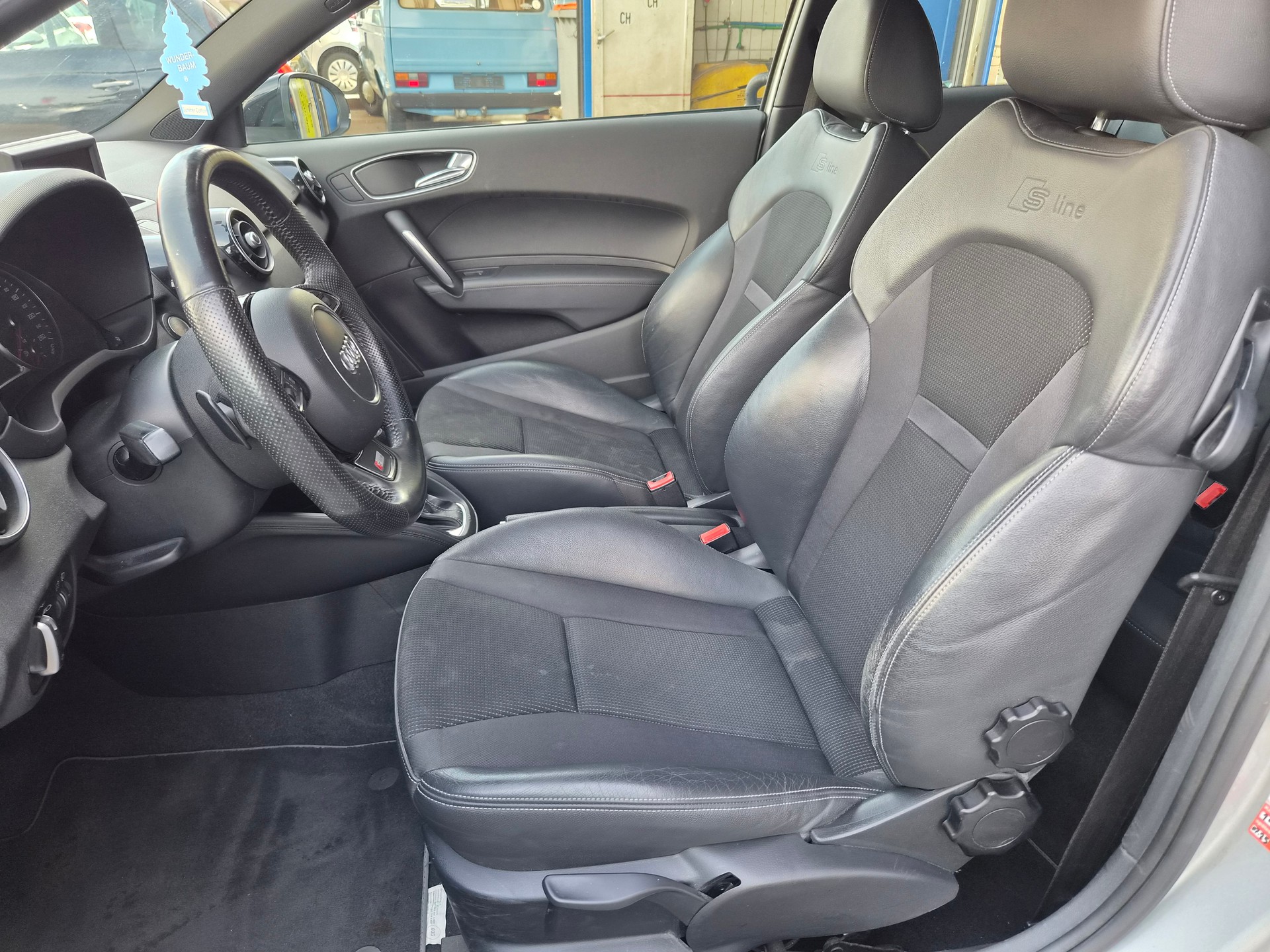 AUDI A1 Sportback Sport 1.4 TFSI S-Line S-tronic-image-9