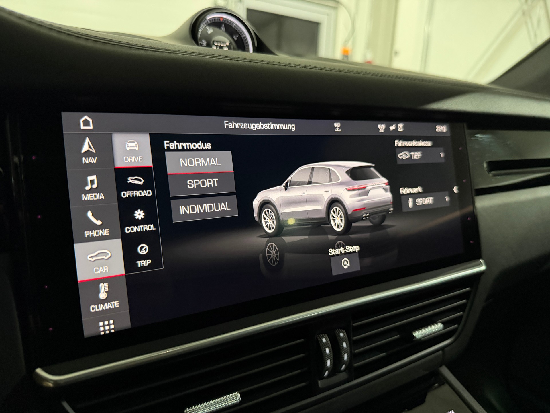 PORSCHE Cayenne (CH) AHK 3.5T-image-12