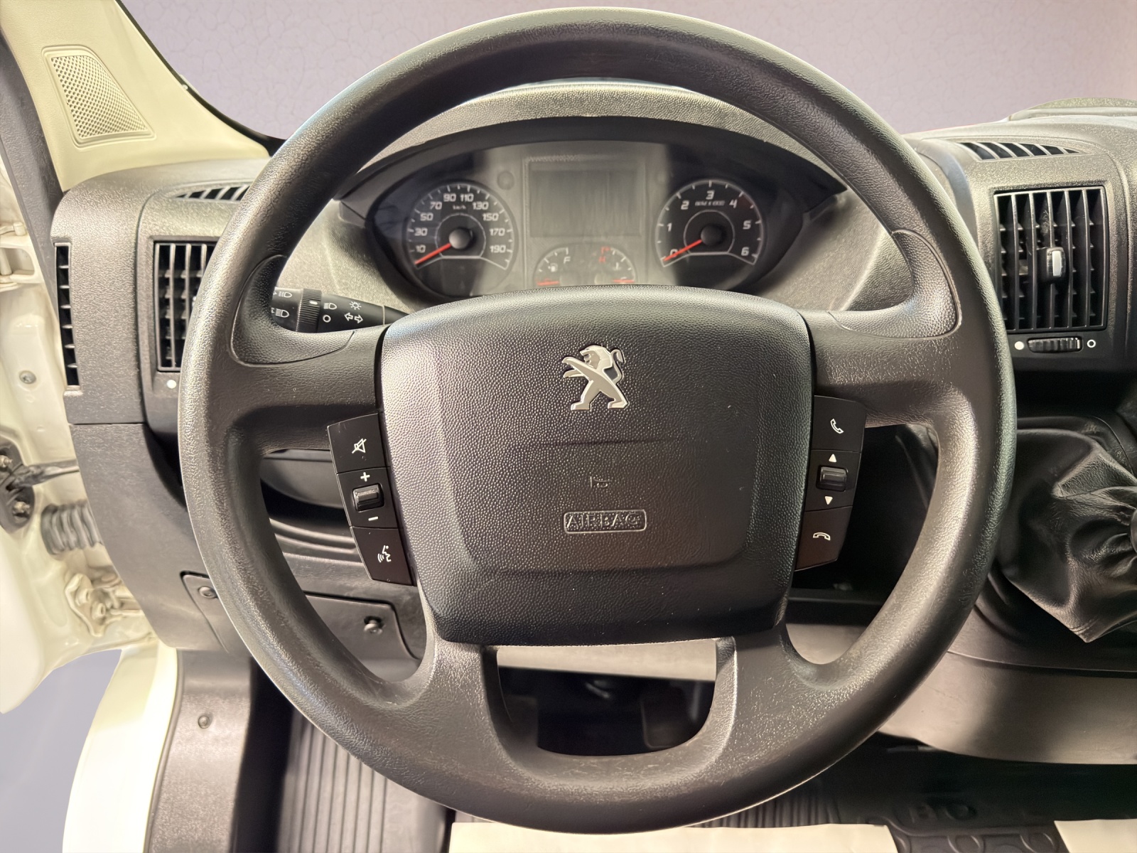 PEUGEOT Boxer 2.0 HDI 335 Active L2H2 *3-Sitzer*-image-9