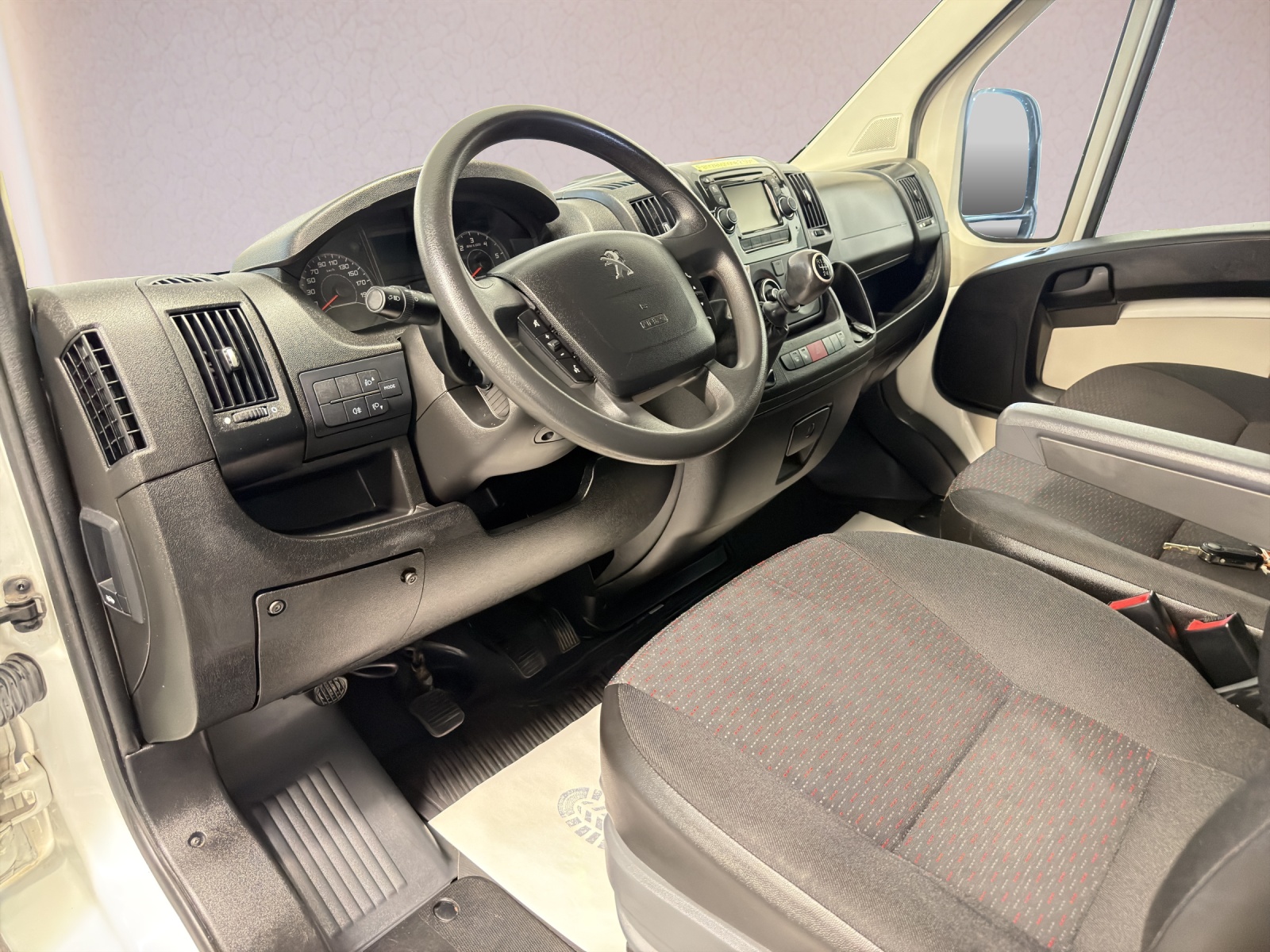 PEUGEOT Boxer 2.0 HDI 335 Active L2H2 *3-Sitzer*-showroom-element-3