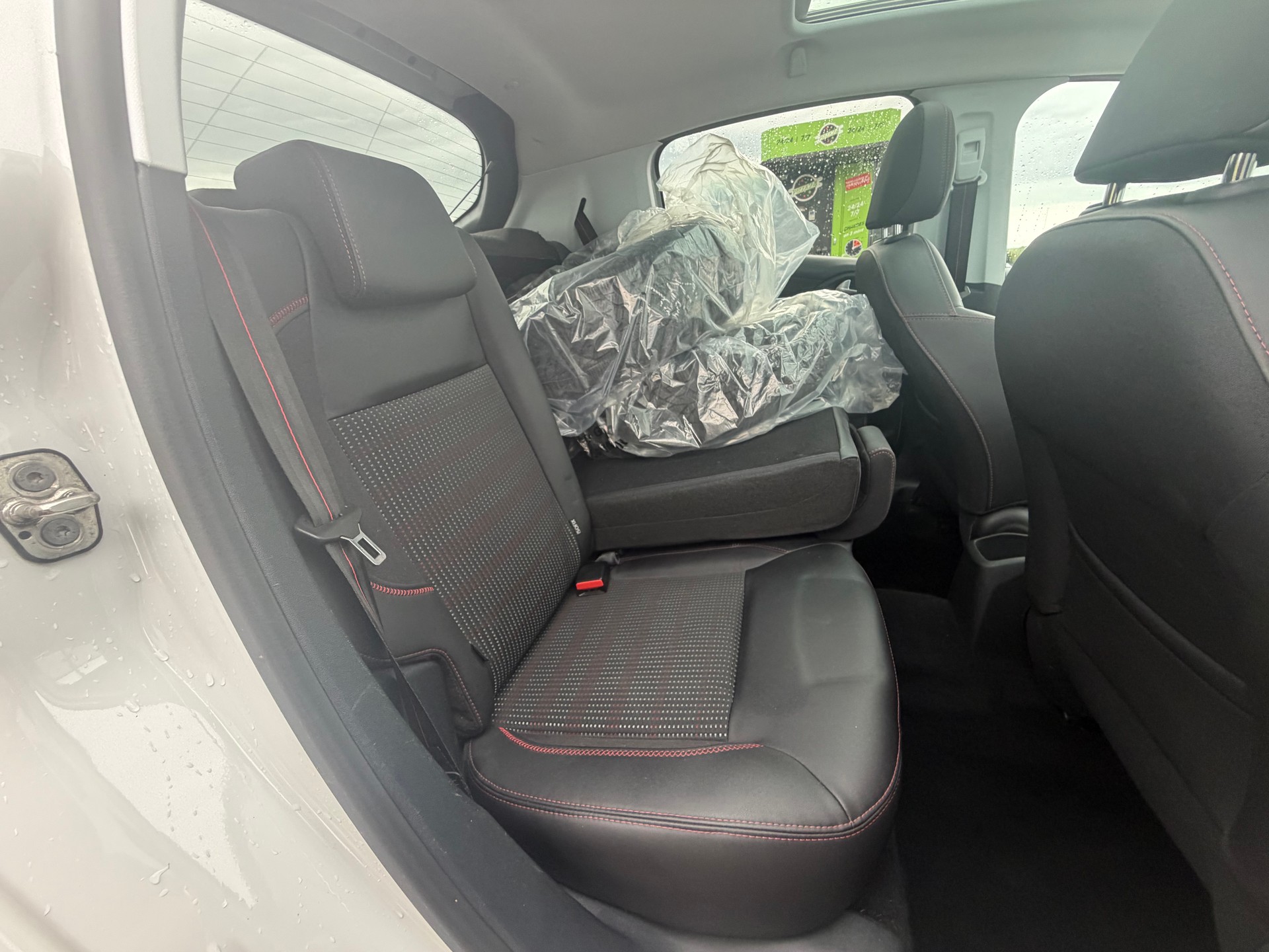 PEUGEOT 208 1.2 PureTech GT Line-image-15