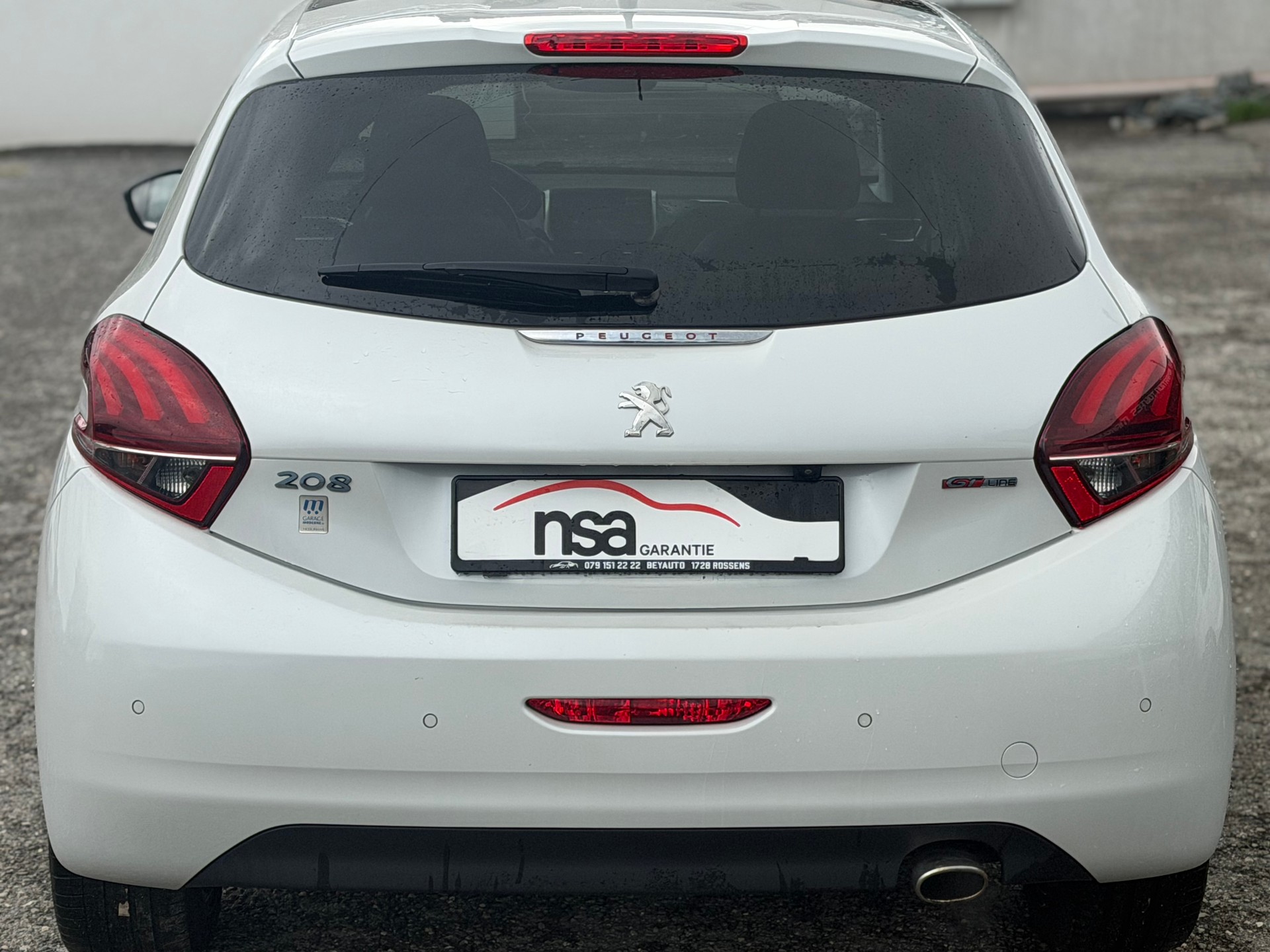 PEUGEOT 208 1.2 PureTech GT Line-image-4