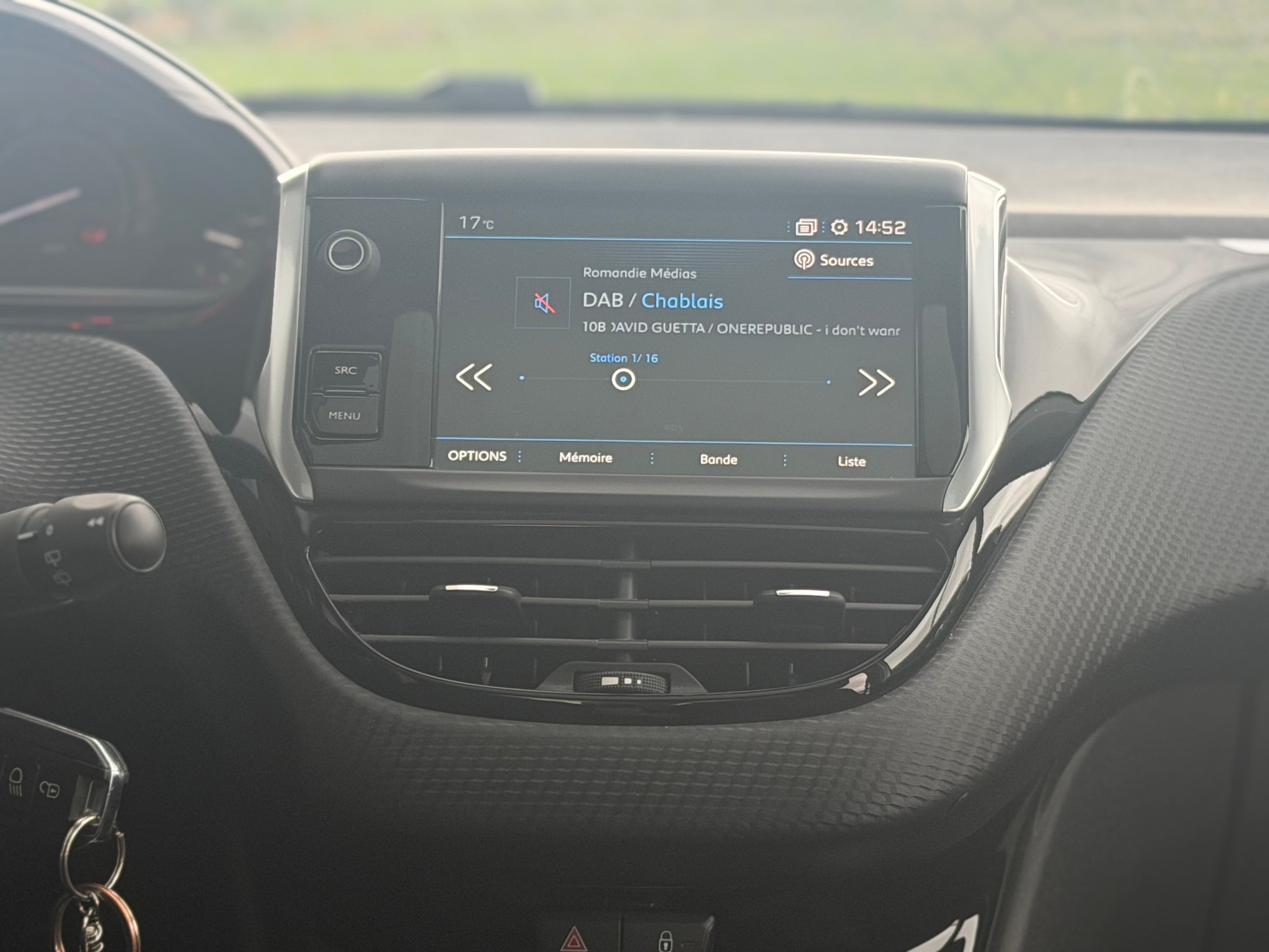 PEUGEOT 208 1.2 PureTech GT Line-image-11