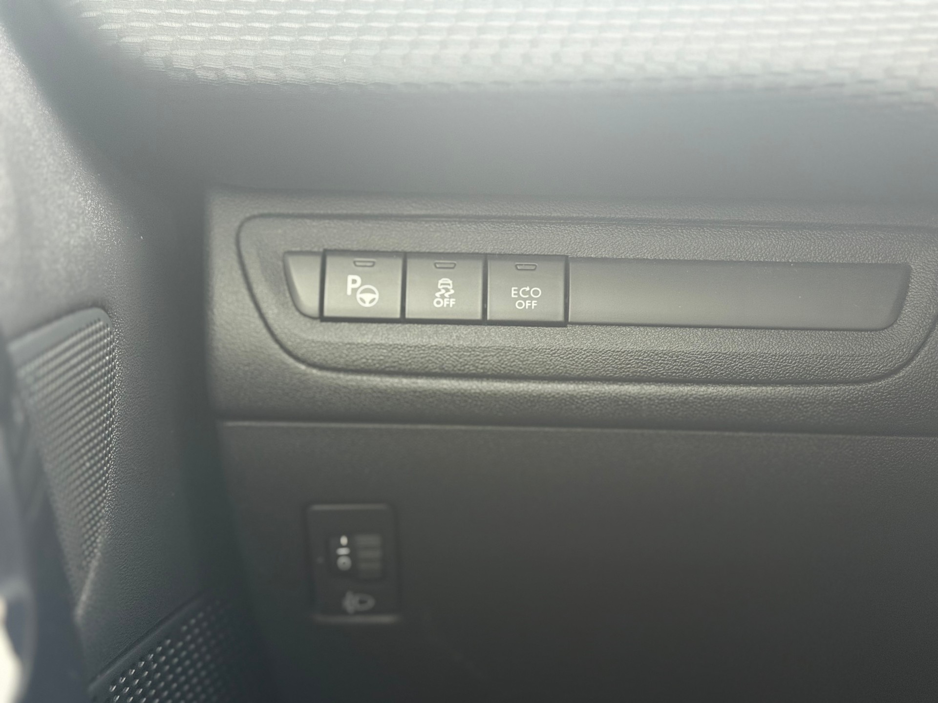 PEUGEOT 208 1.2 PureTech GT Line-image-9