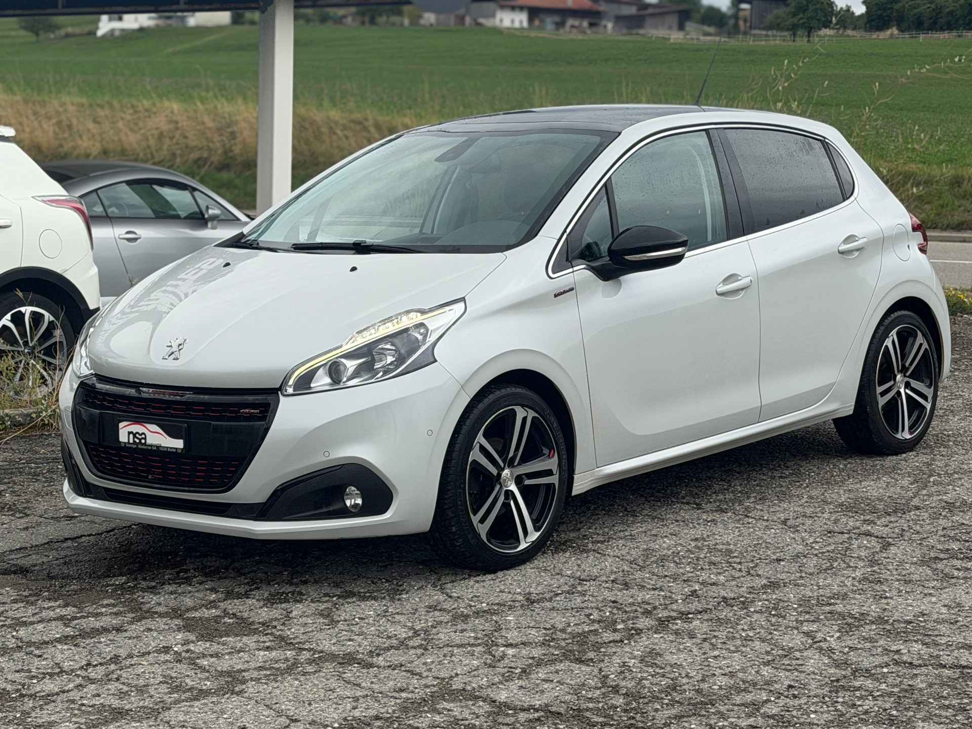 PEUGEOT 208 1.2 PureTech GT Line-image-2