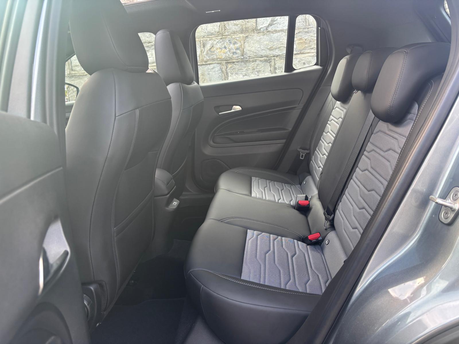 JEEP Avenger 1.2 Turbo MHEV Upland Sky 4xe-image-6