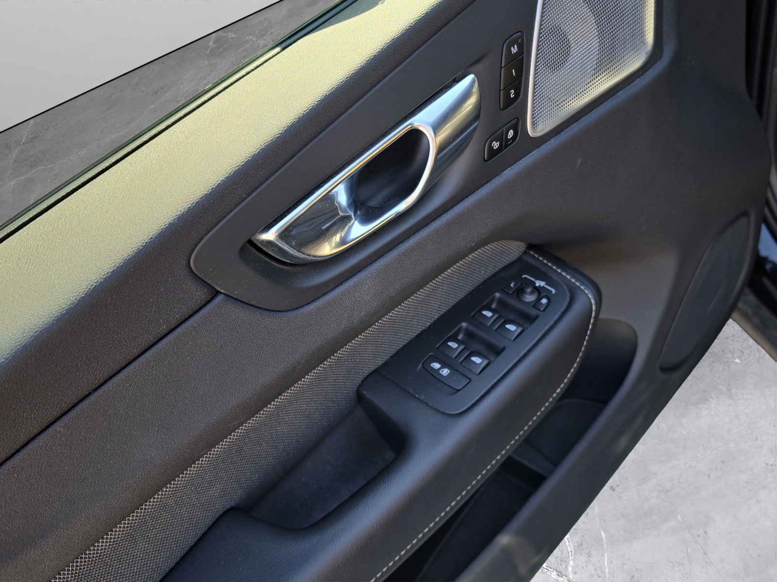 VOLVO XC60 2.0 T8 TE Polestar eAWD-image-9