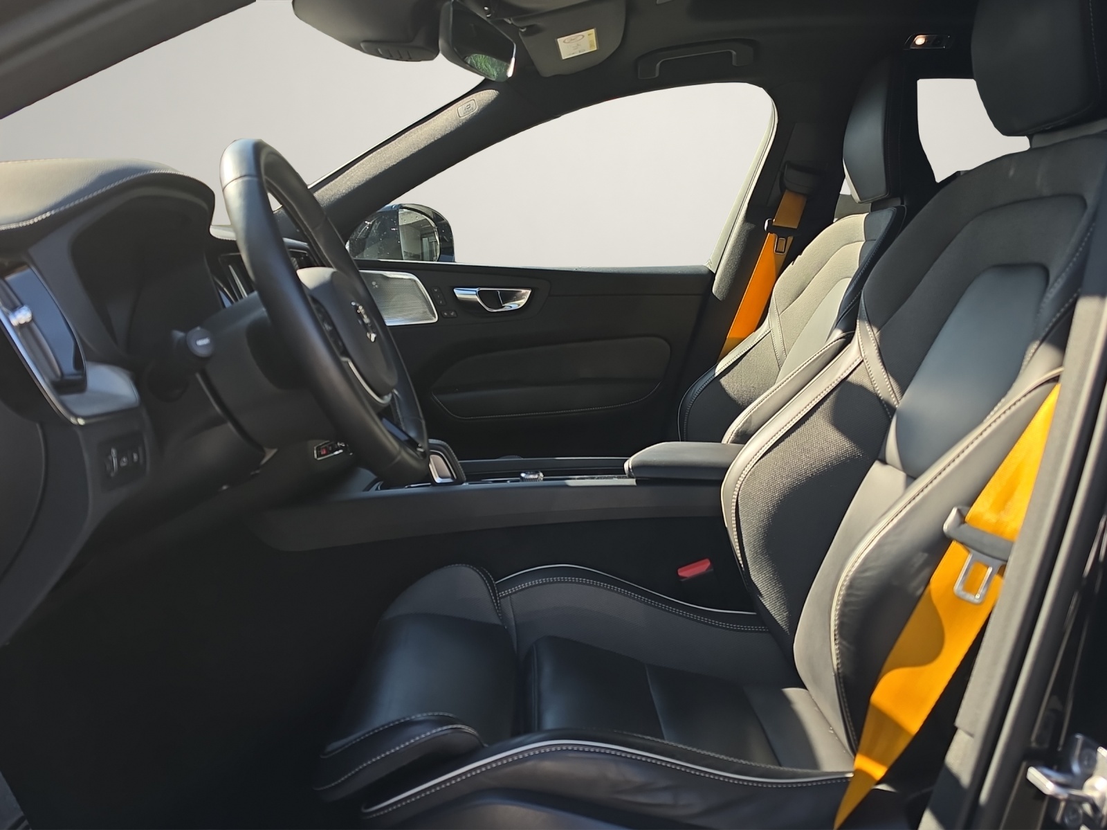 VOLVO XC60 2.0 T8 TE Polestar eAWD-image-2