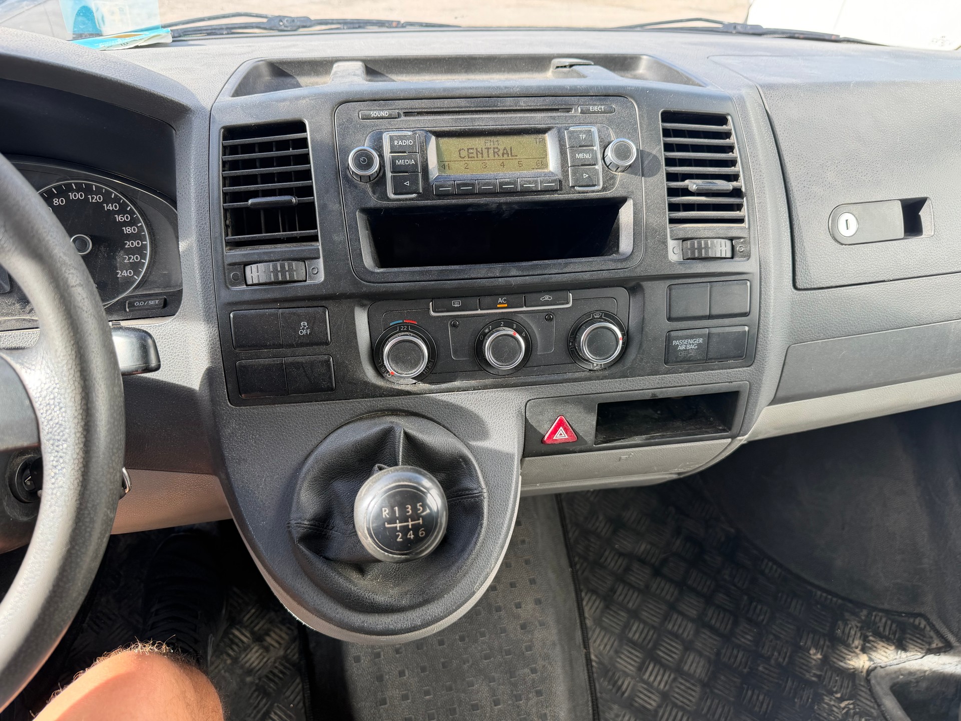 VW T5 2.0 TDI-image-7