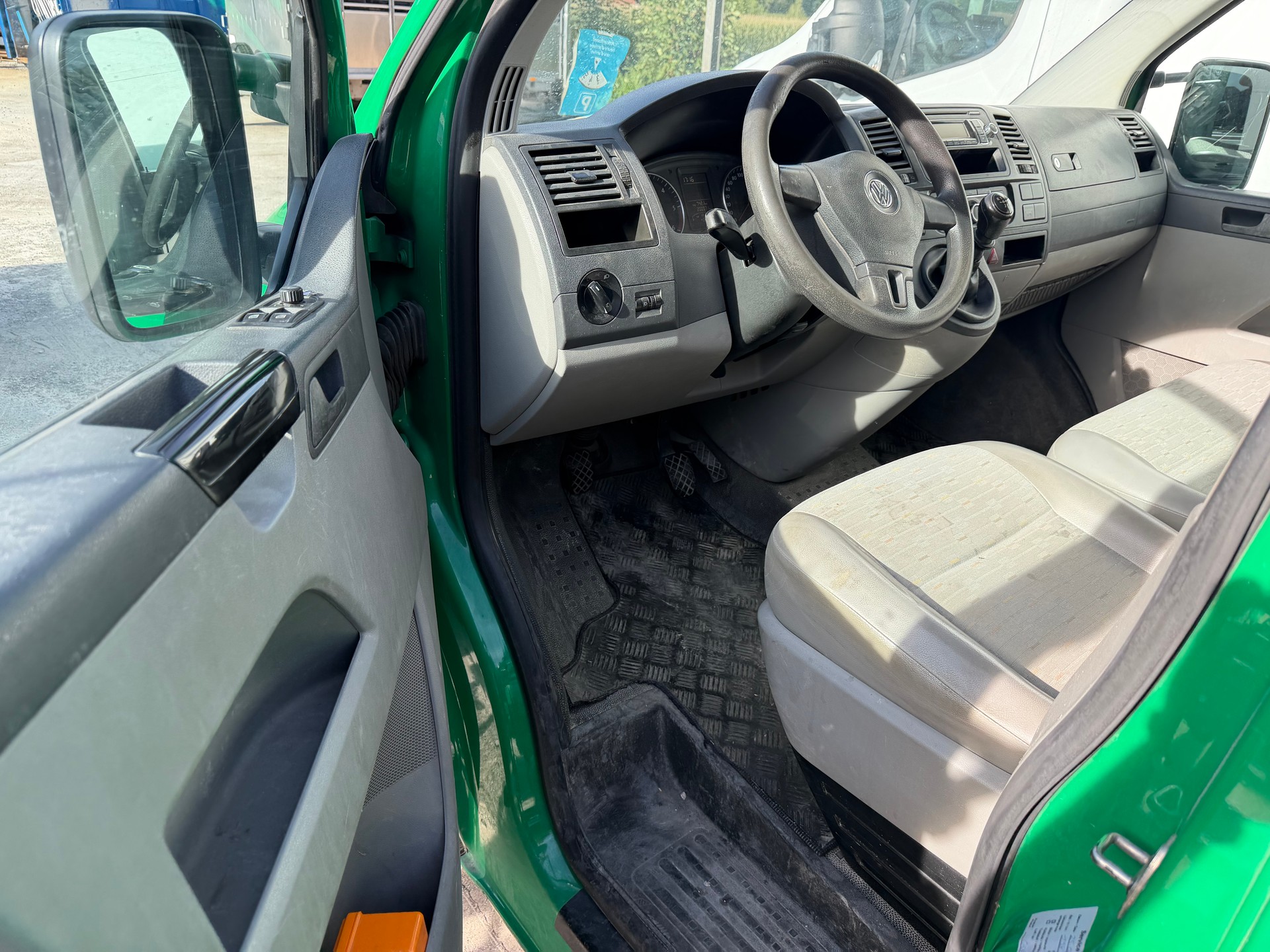 VW T5 2.0 TDI-image-5