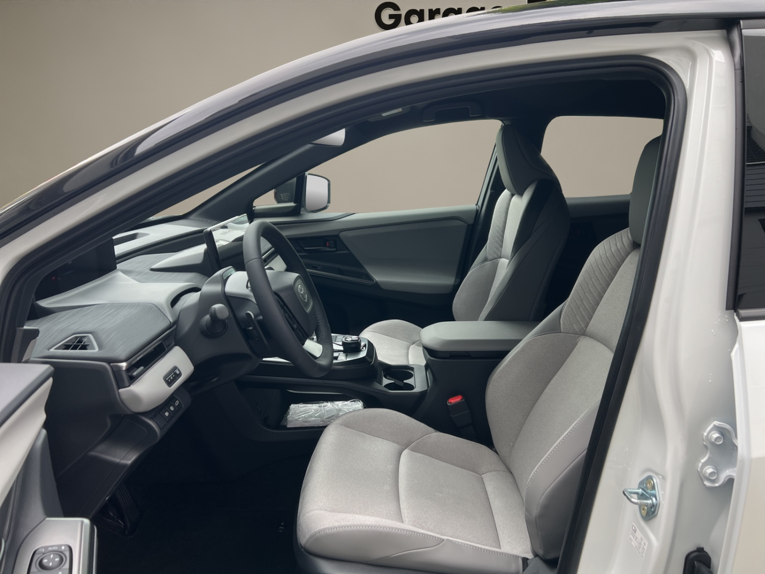 TOYOTA C-HR+ Premium AWD-image-8