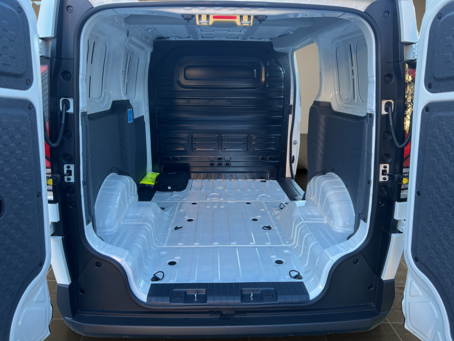 KIA PV5 Cargo 51.5 kWh Essential-image-15