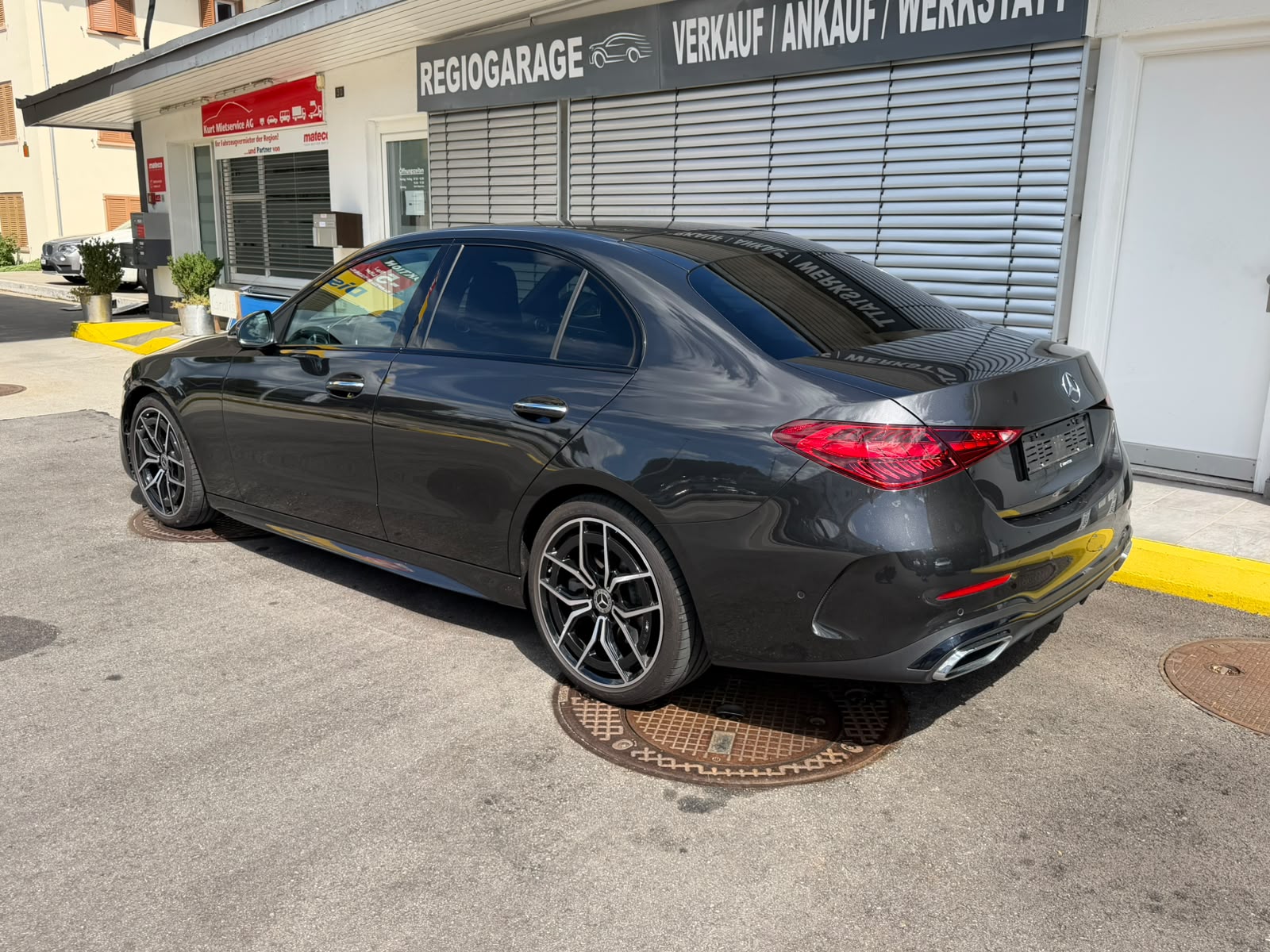 MERCEDES-BENZ C 300 d AMG Line-image-2