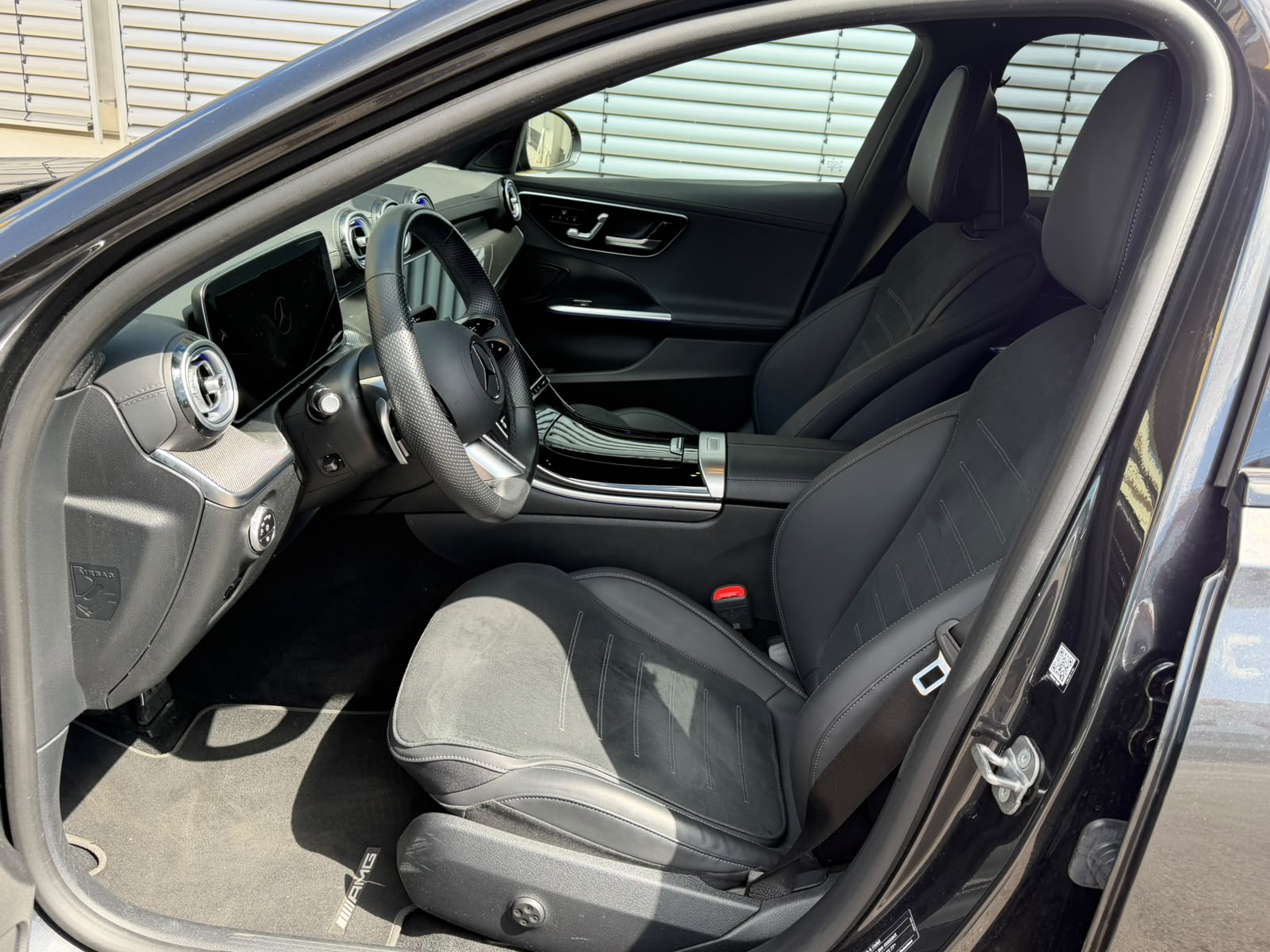MERCEDES-BENZ C 300 d AMG Line-image-6