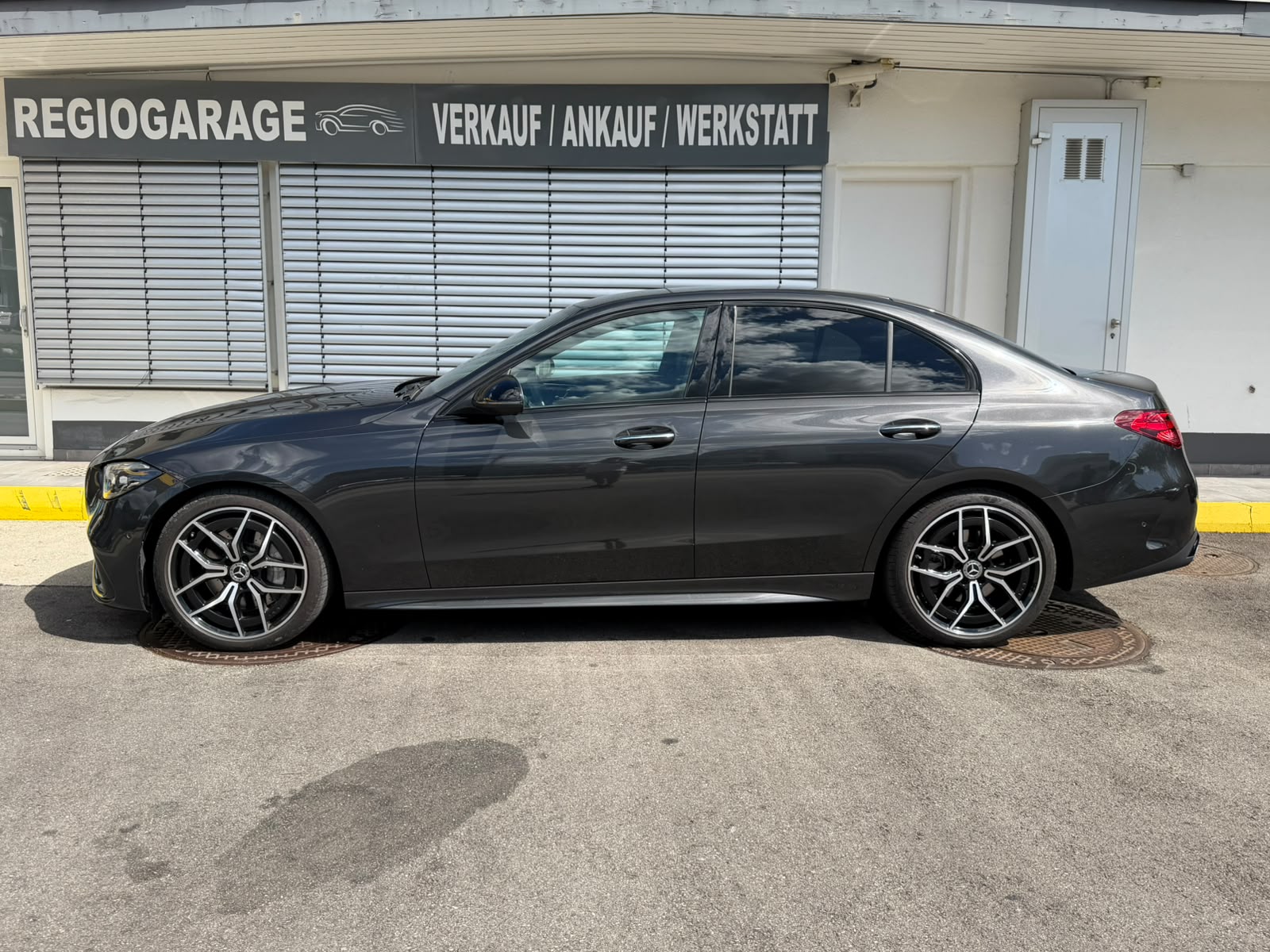 MERCEDES-BENZ C 300 d AMG Line-image-1